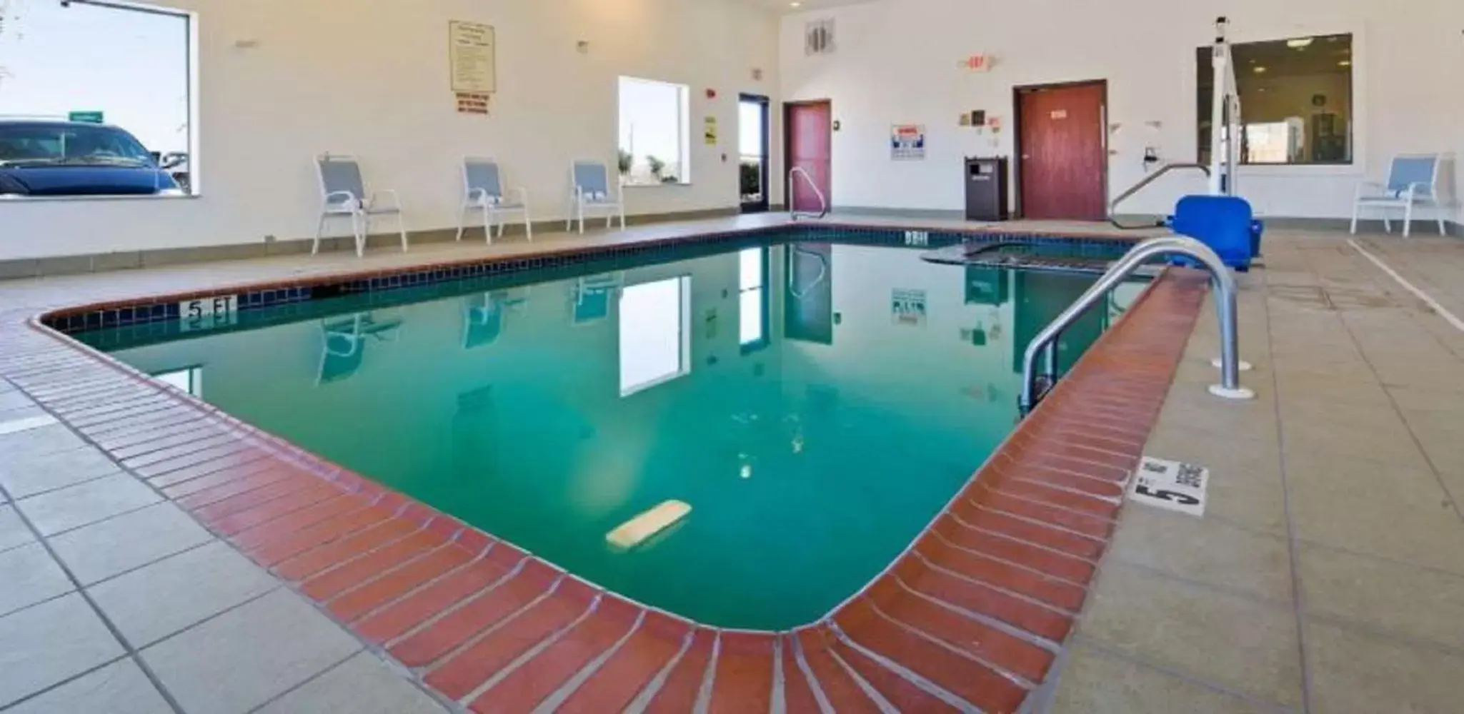 Swimming Pool in Best Western Palace Inn & Suites