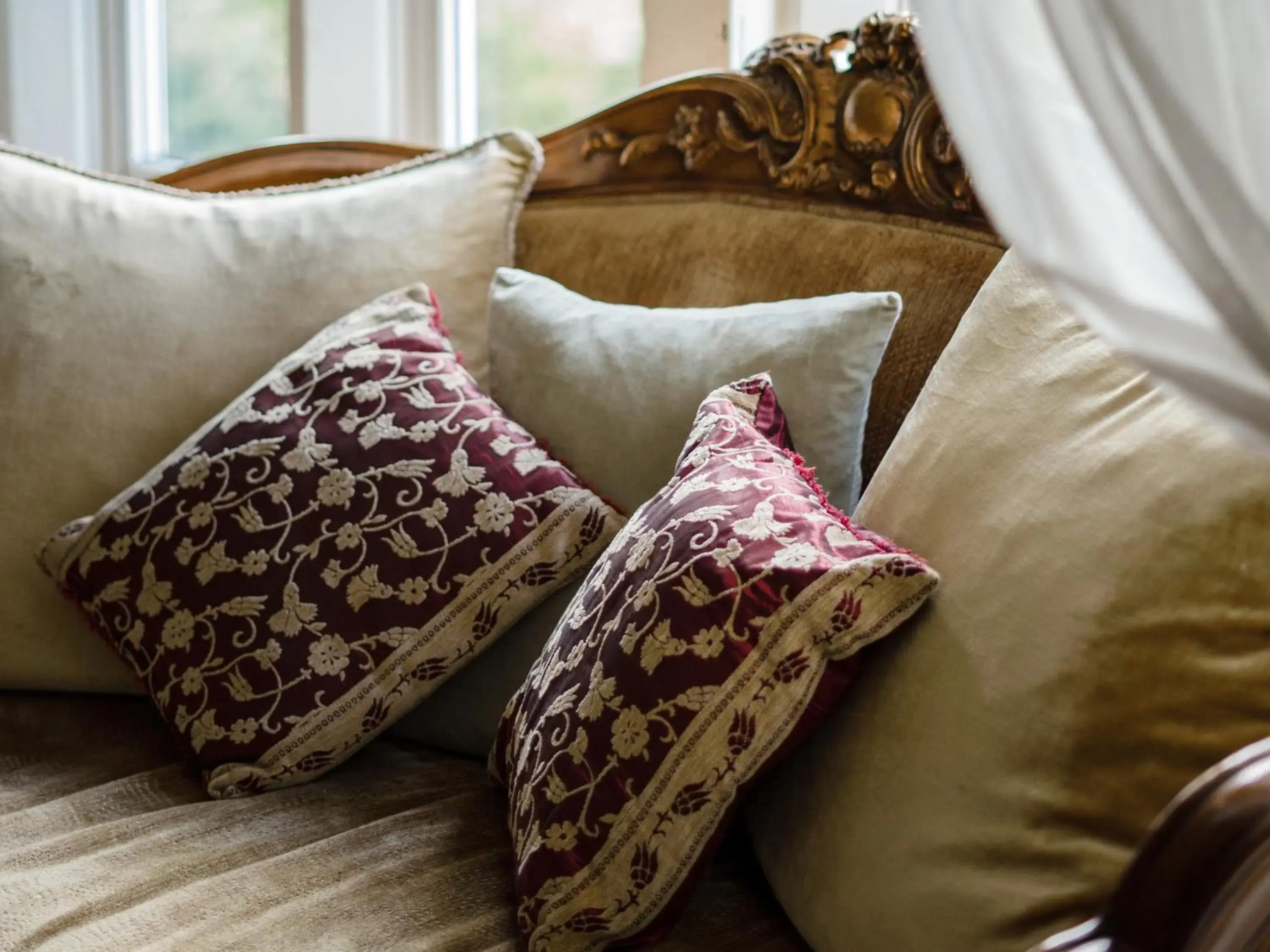 Seating area, Bed in Berwick Lodge