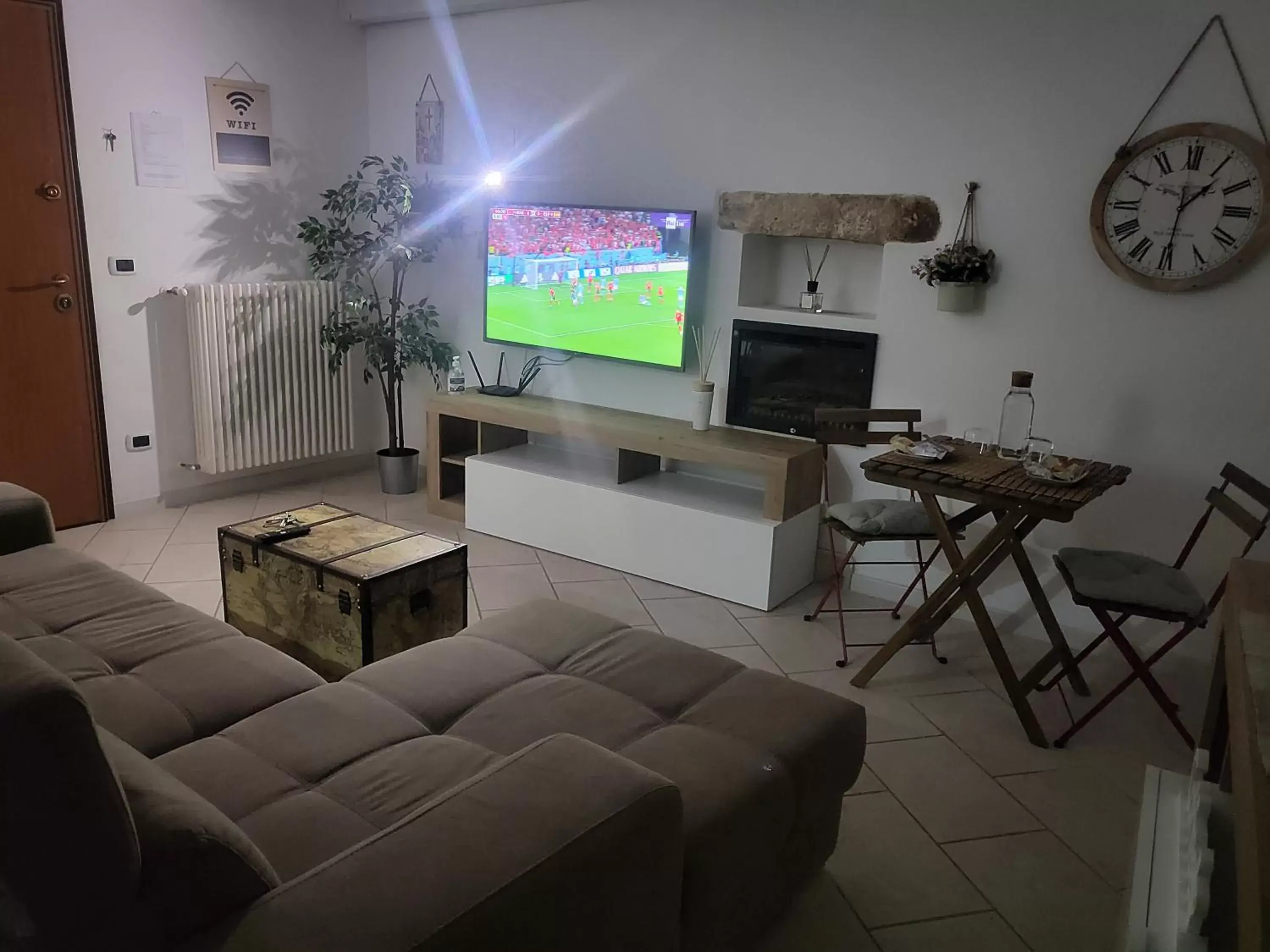 TV and multimedia, TV/Entertainment Center in L'edera