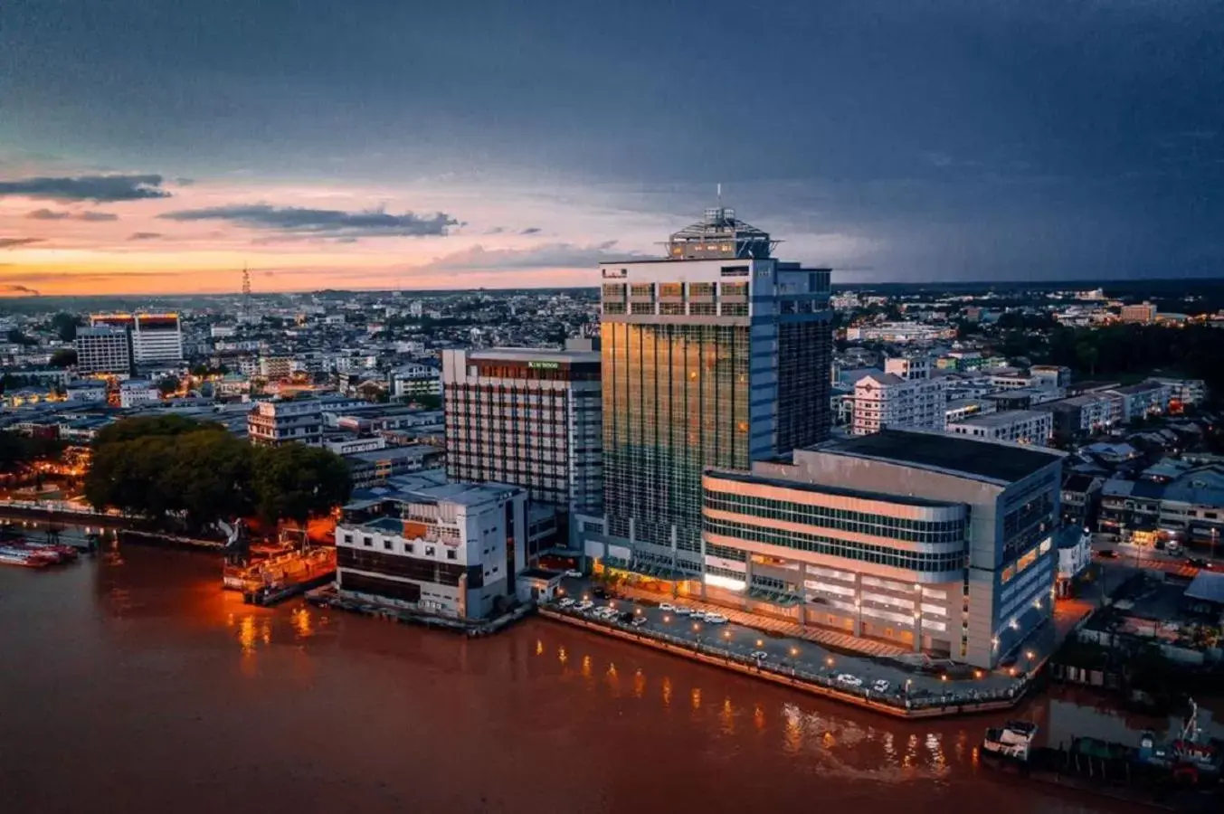 Property building in Kingwood Hotel Sibu Property building in Kingwood Hotel Sibu