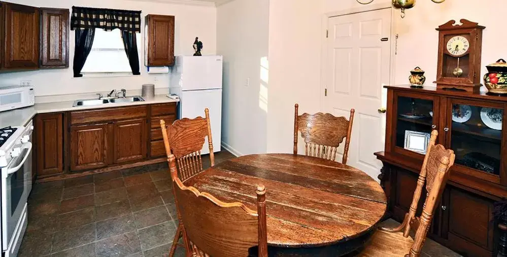 Kitchen/Kitchenette in Elk Forge Bed and Breakfast