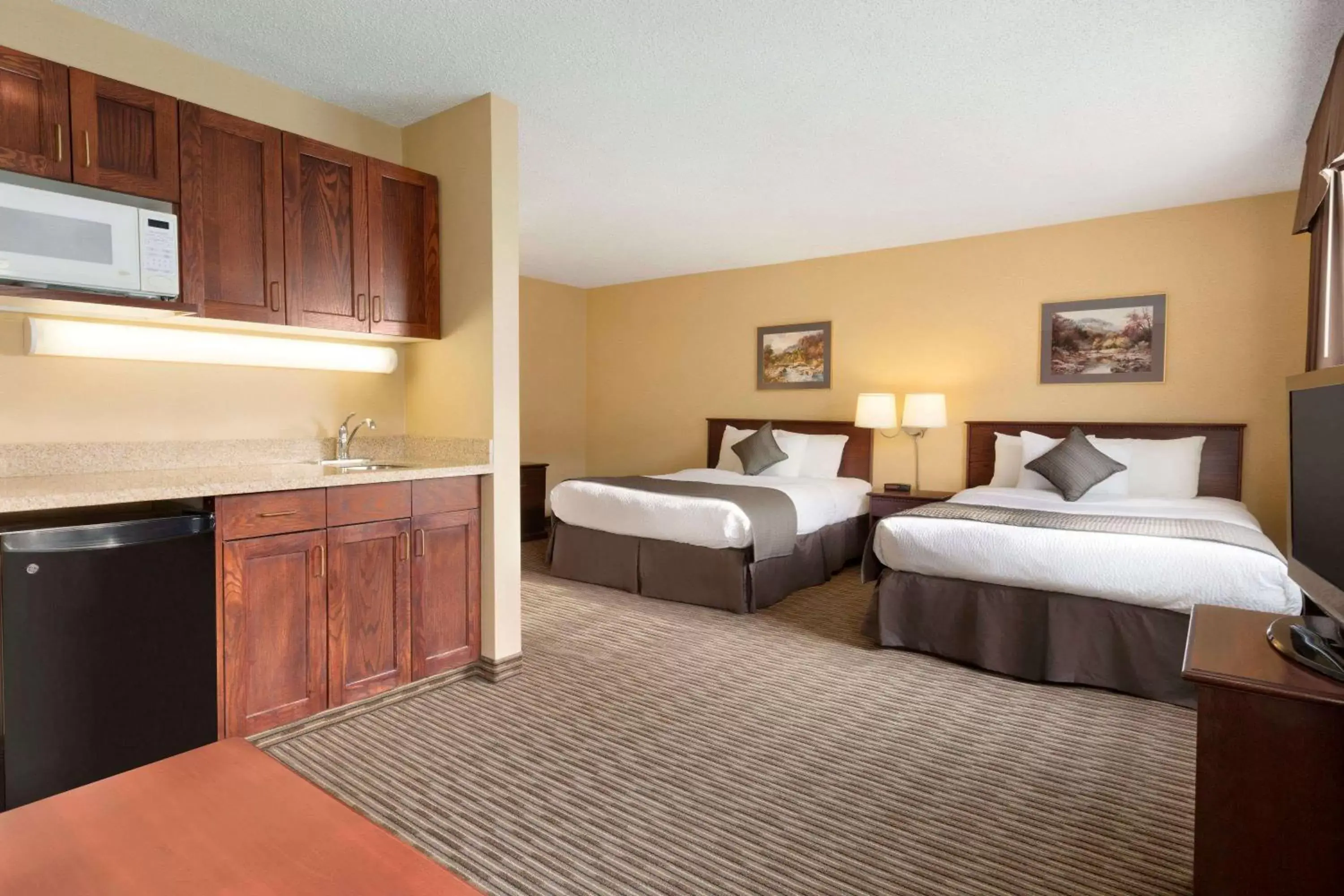 Photo of the whole room, Bed in Days Inn by Wyndham Calgary South