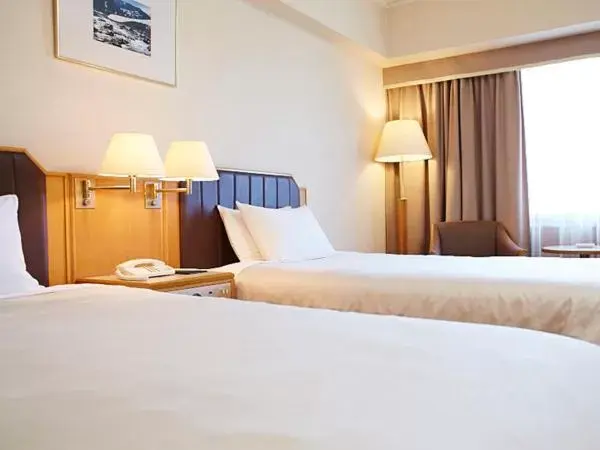 Photo of the whole room, Bed in Hotel New Otani Takaoka