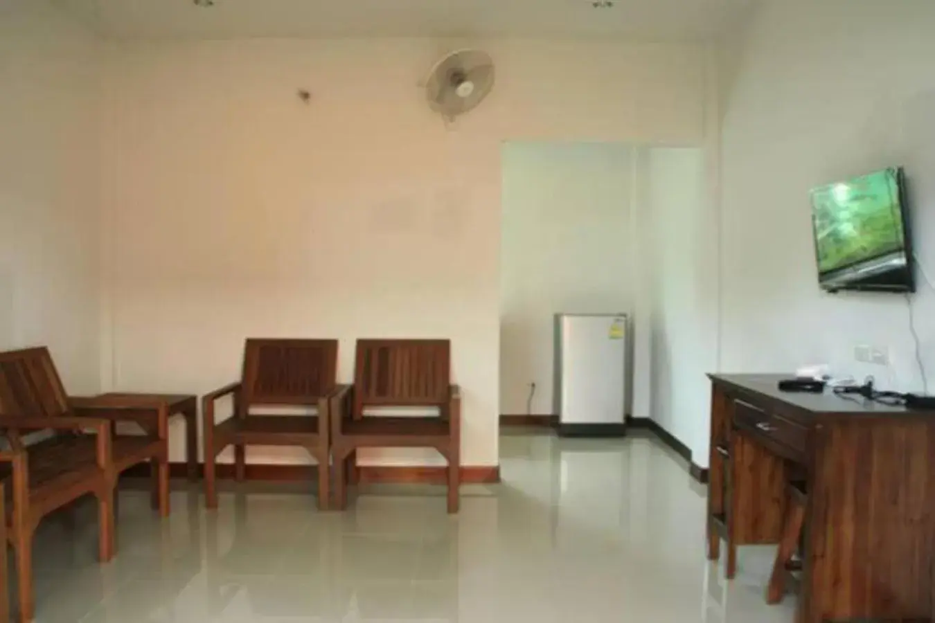 Dining Area in Lanta Cottage