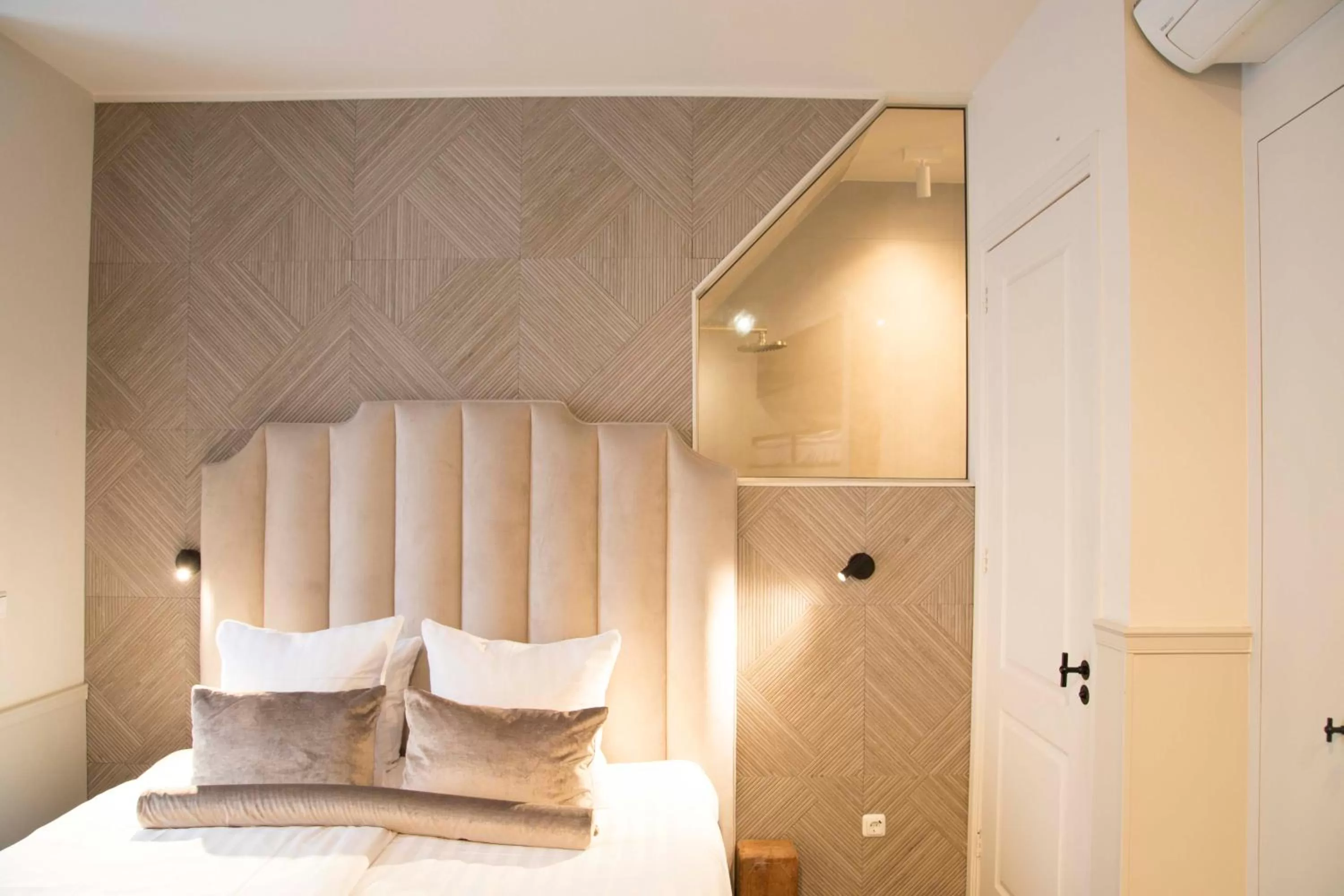 Bed in House of Amstel