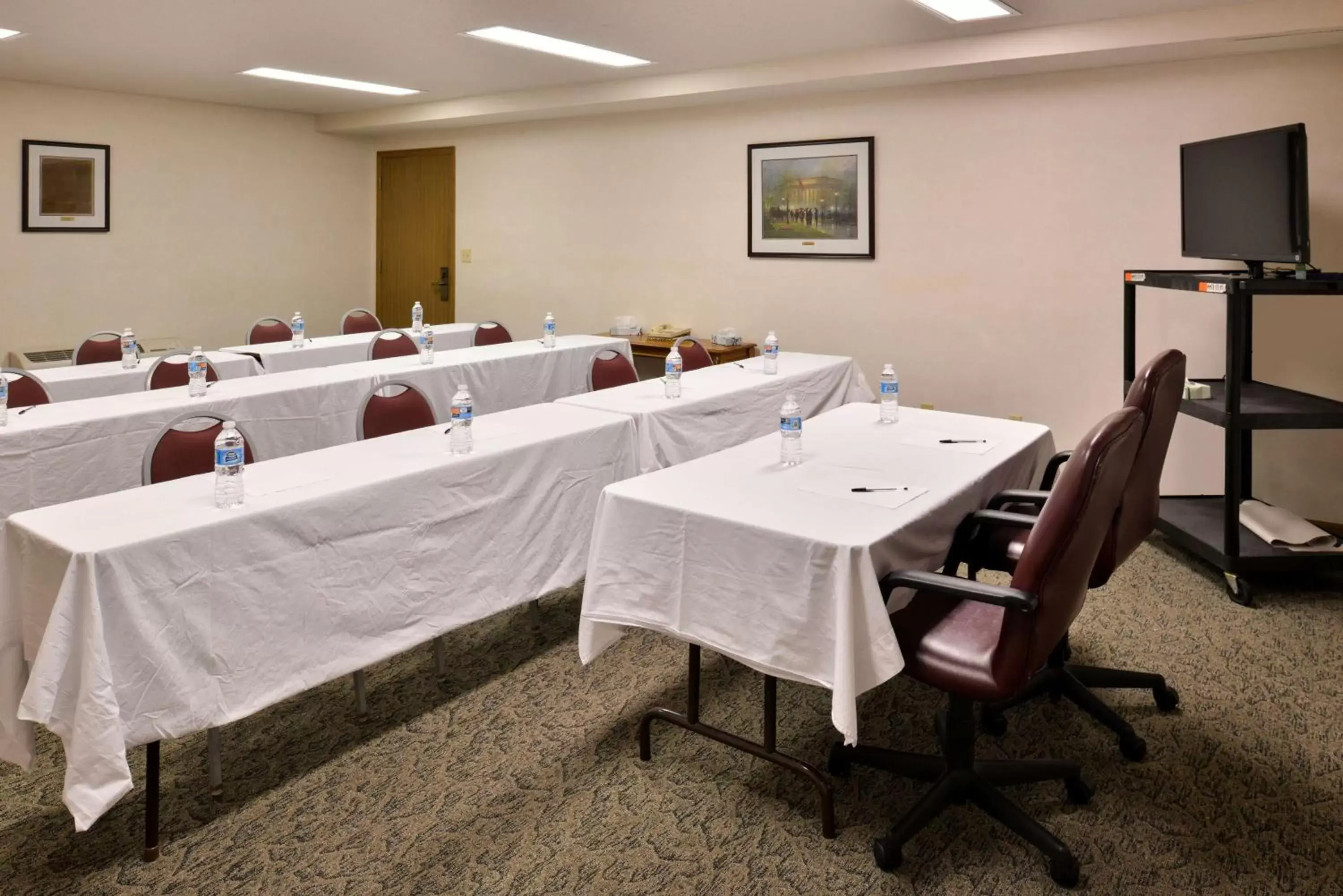 Meeting/conference room in Americas Best Value Inn Knob Noster