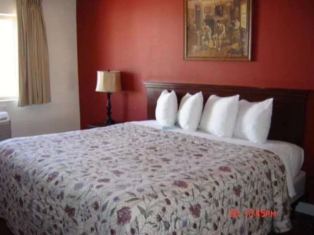 Bedroom, Bed in Tonopah Station Hotel and Casino