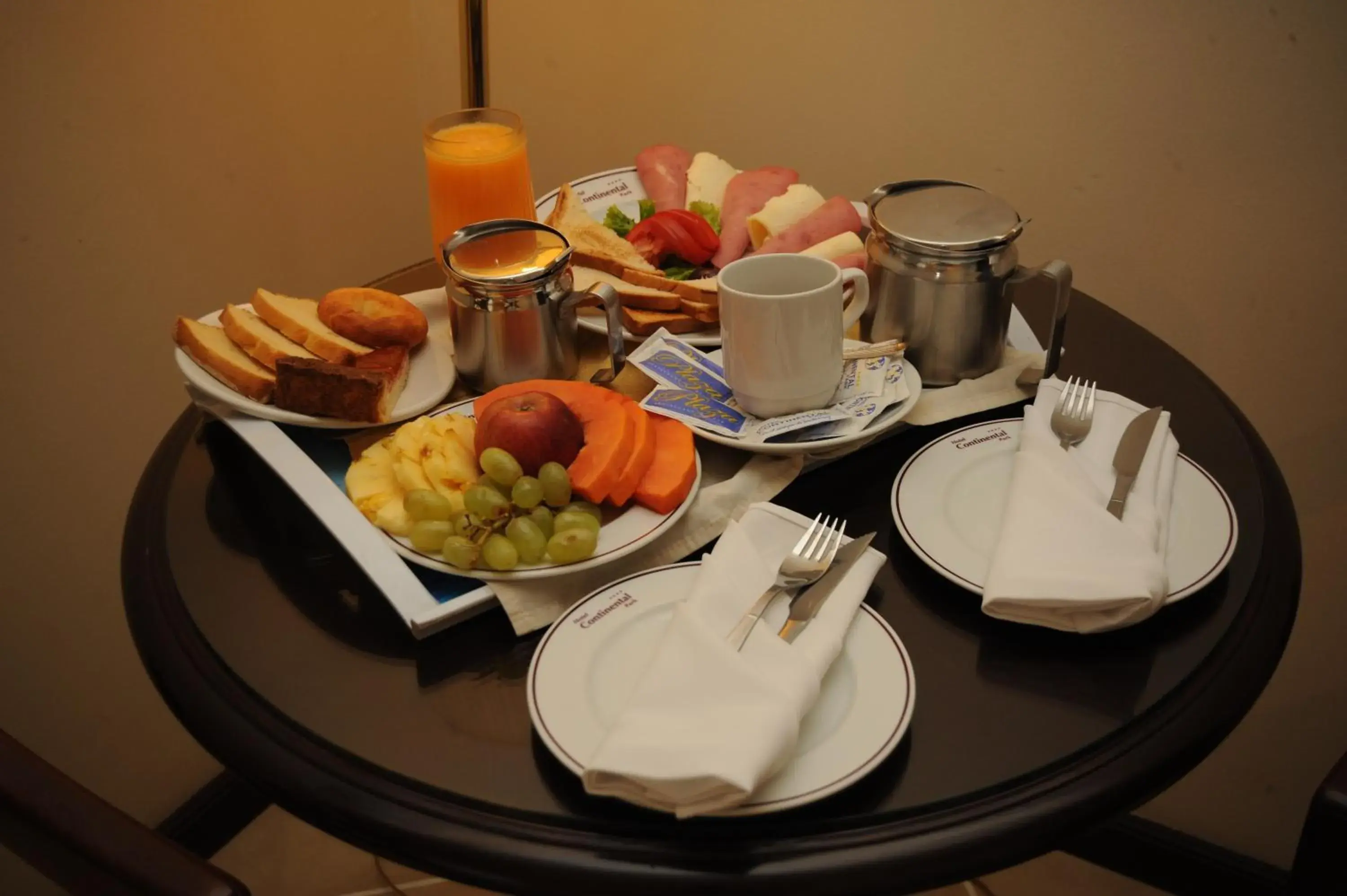Breakfast in Hotel Continental Park Breakfast in Hotel Continental Park