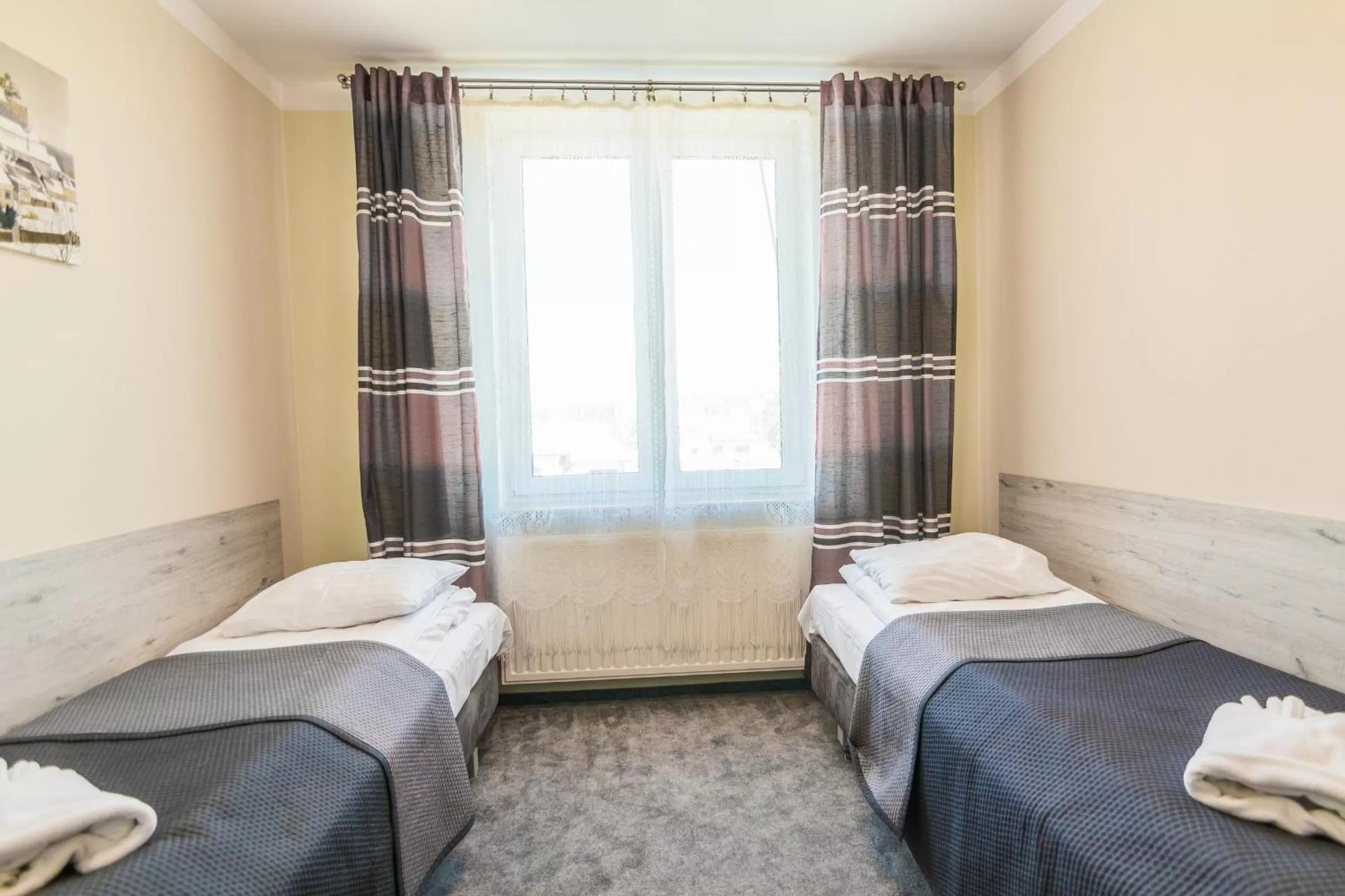 Photo of the whole room, Bed in Resident Rene