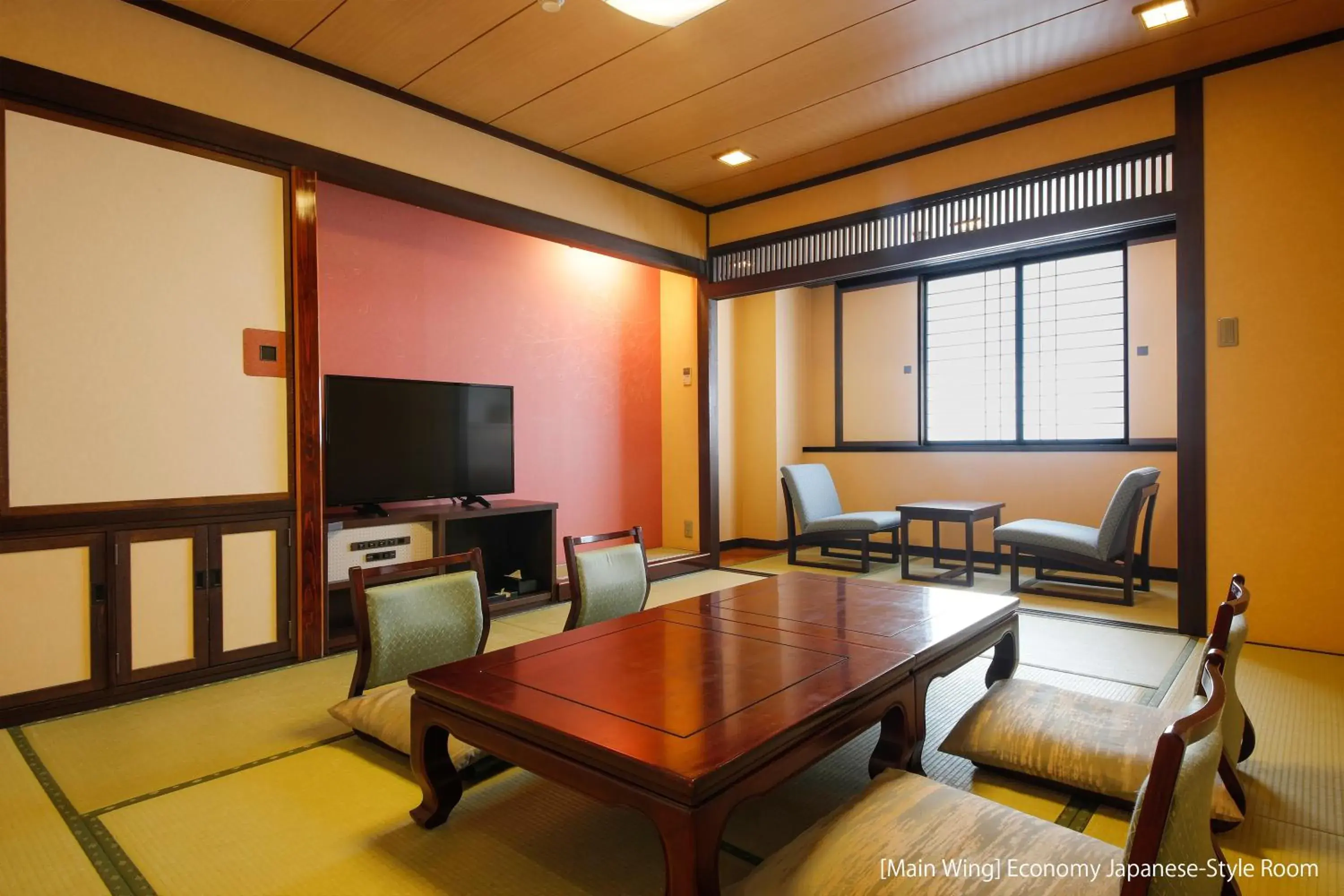 Photo of the whole room, Seating Area in Takayama Green Hotel