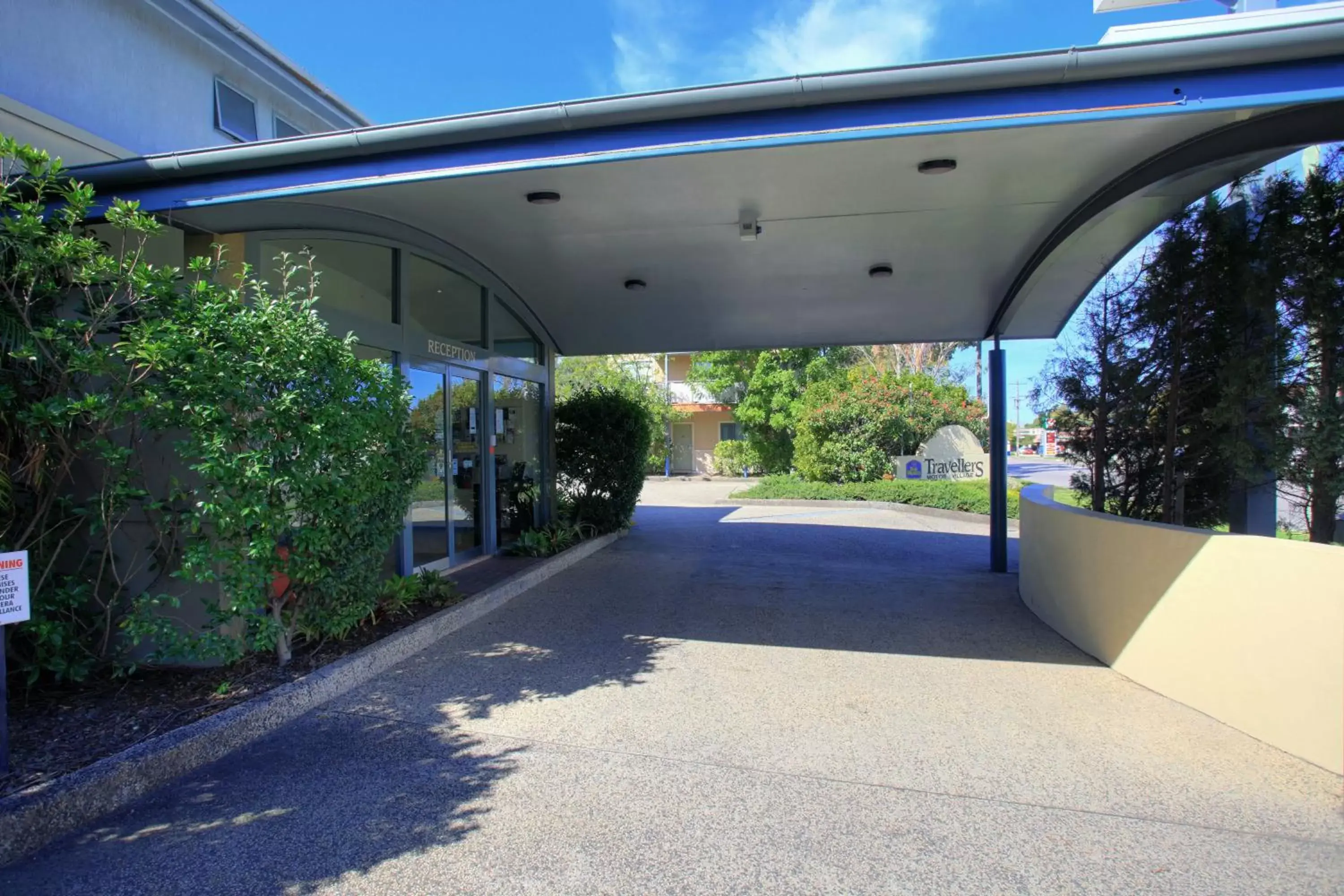 Facade/entrance, Swimming Pool in Travellers Motor Village