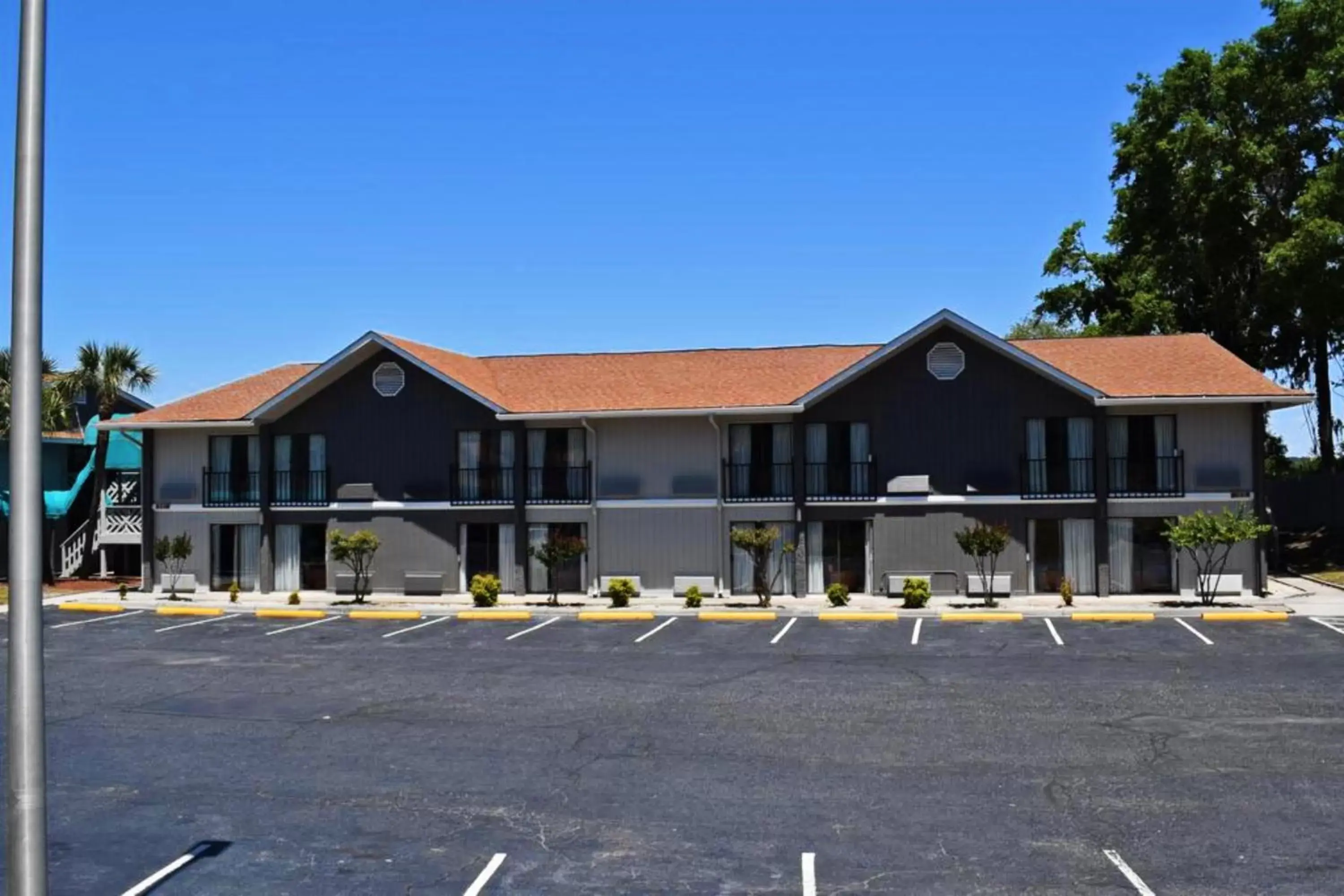 Property Building in Howard Johnson by Wyndham Beaufort/Parris Island