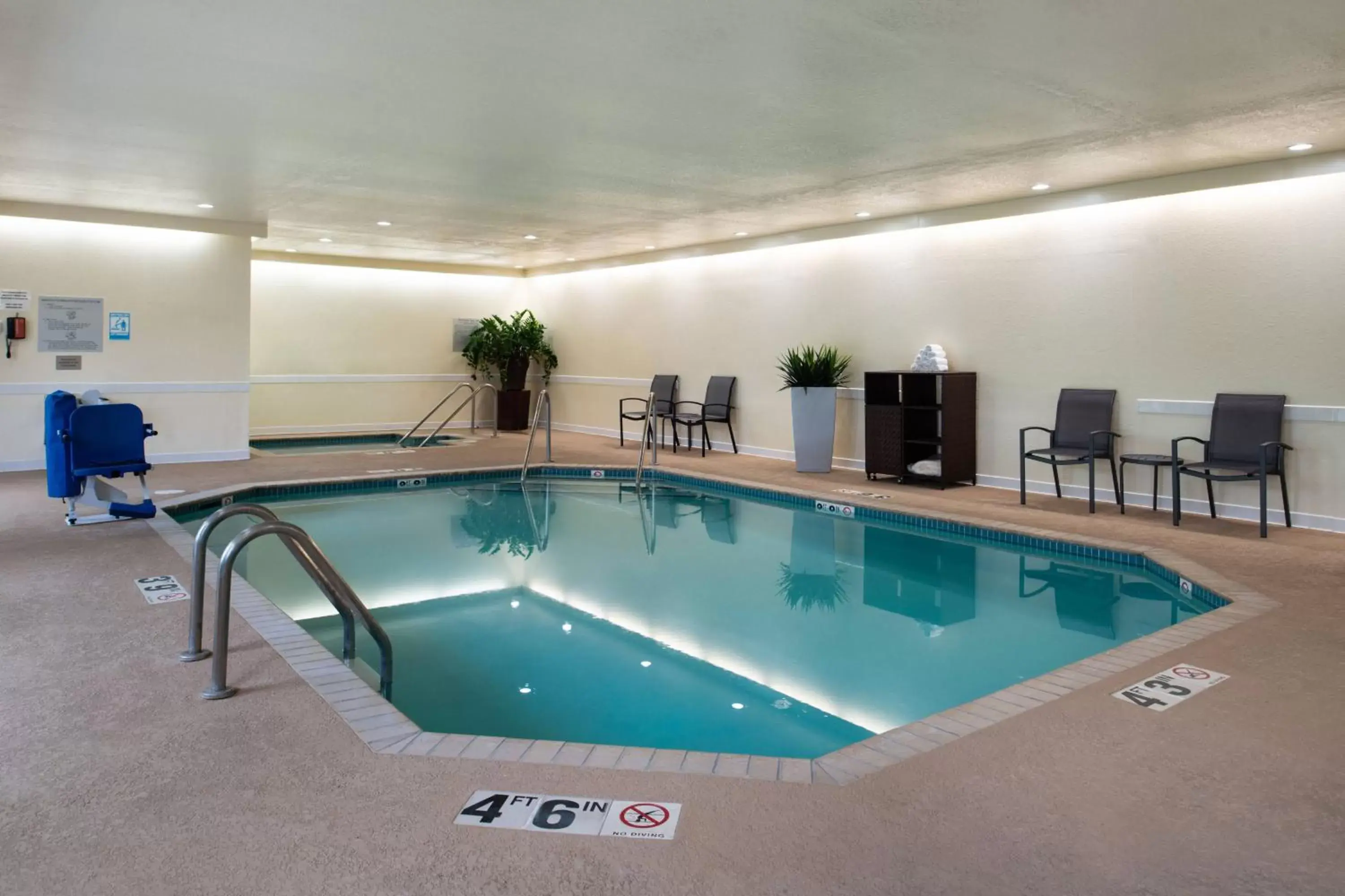 Swimming Pool in Fairfield Inn and Suites Beloit