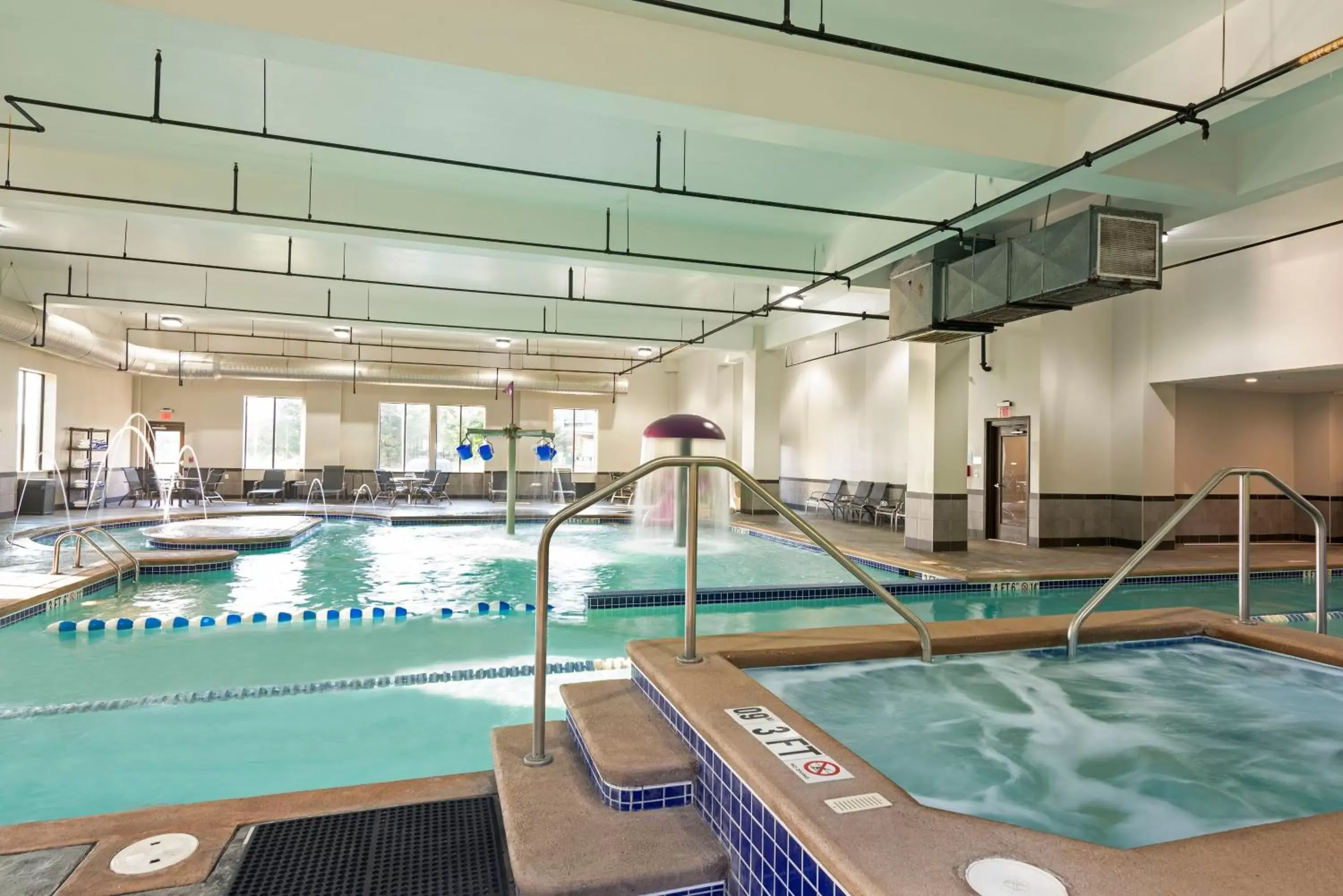 Swimming Pool in Holiday Inn Express & Suites Columbus - Polaris Parkway / COLUMBUS, an IHG Hotel