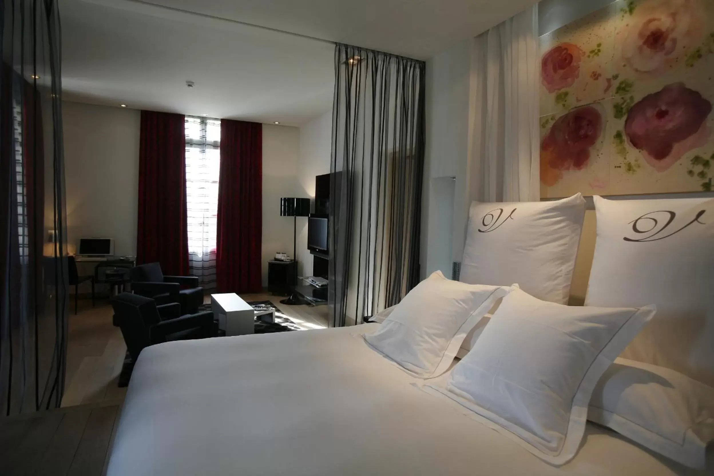 Photo of the whole room, Bed in Domaine de Verchant & Spa - Relais & Châteaux