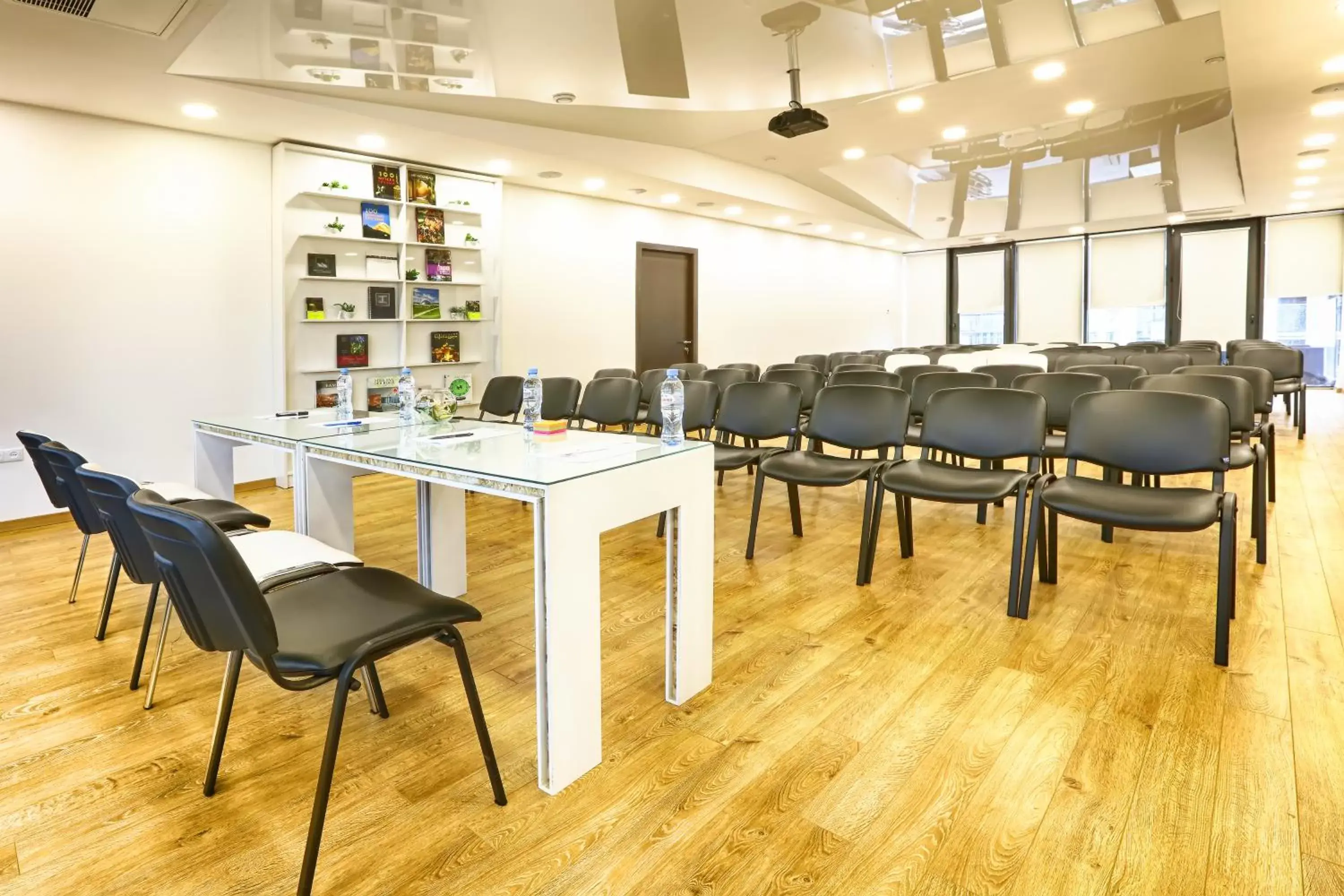 Business facilities, Business Area/Conference Room in Iveria Inn Hotel