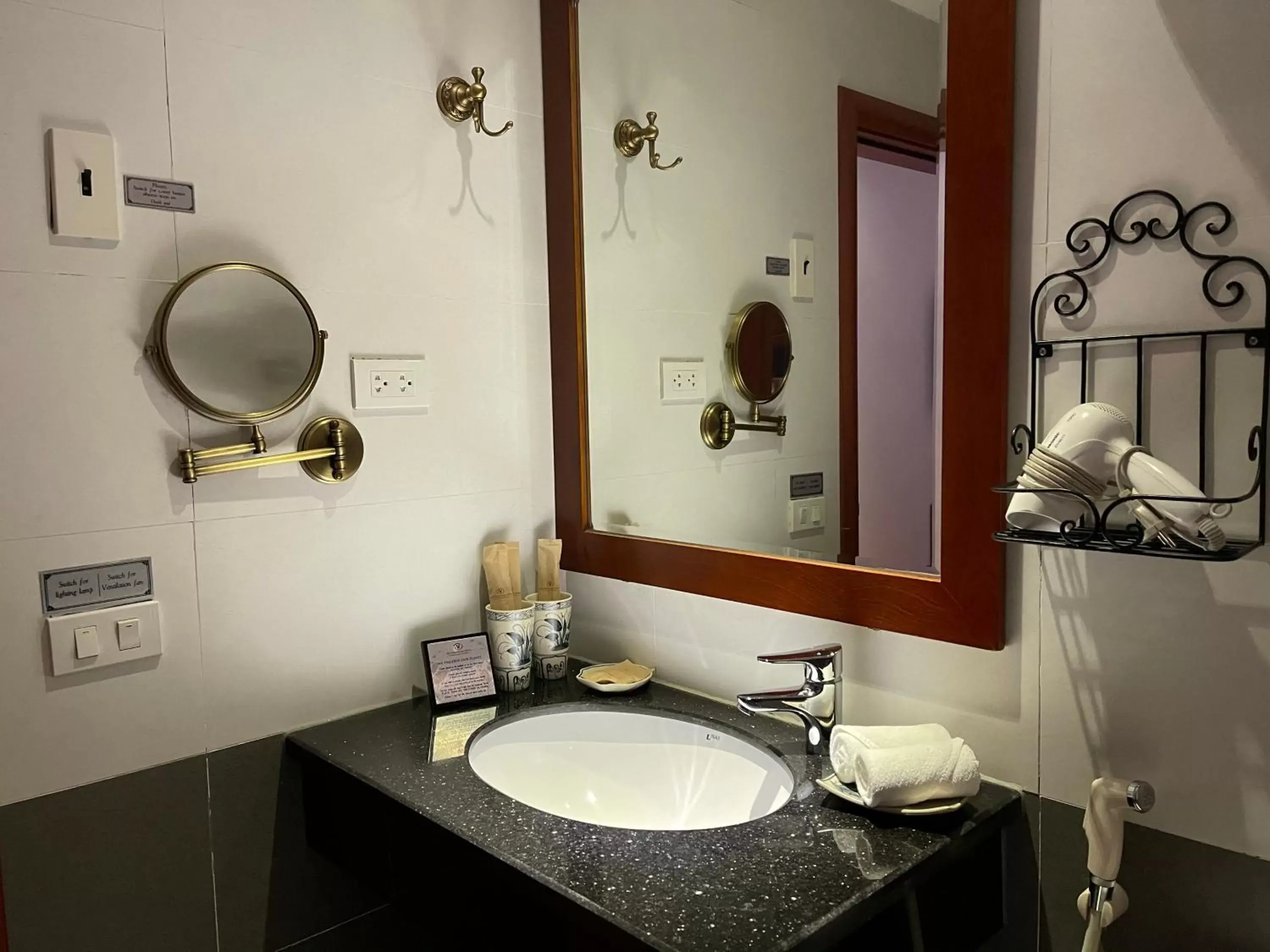 Bathroom in The Vancouver Hotel - Ninh Binh