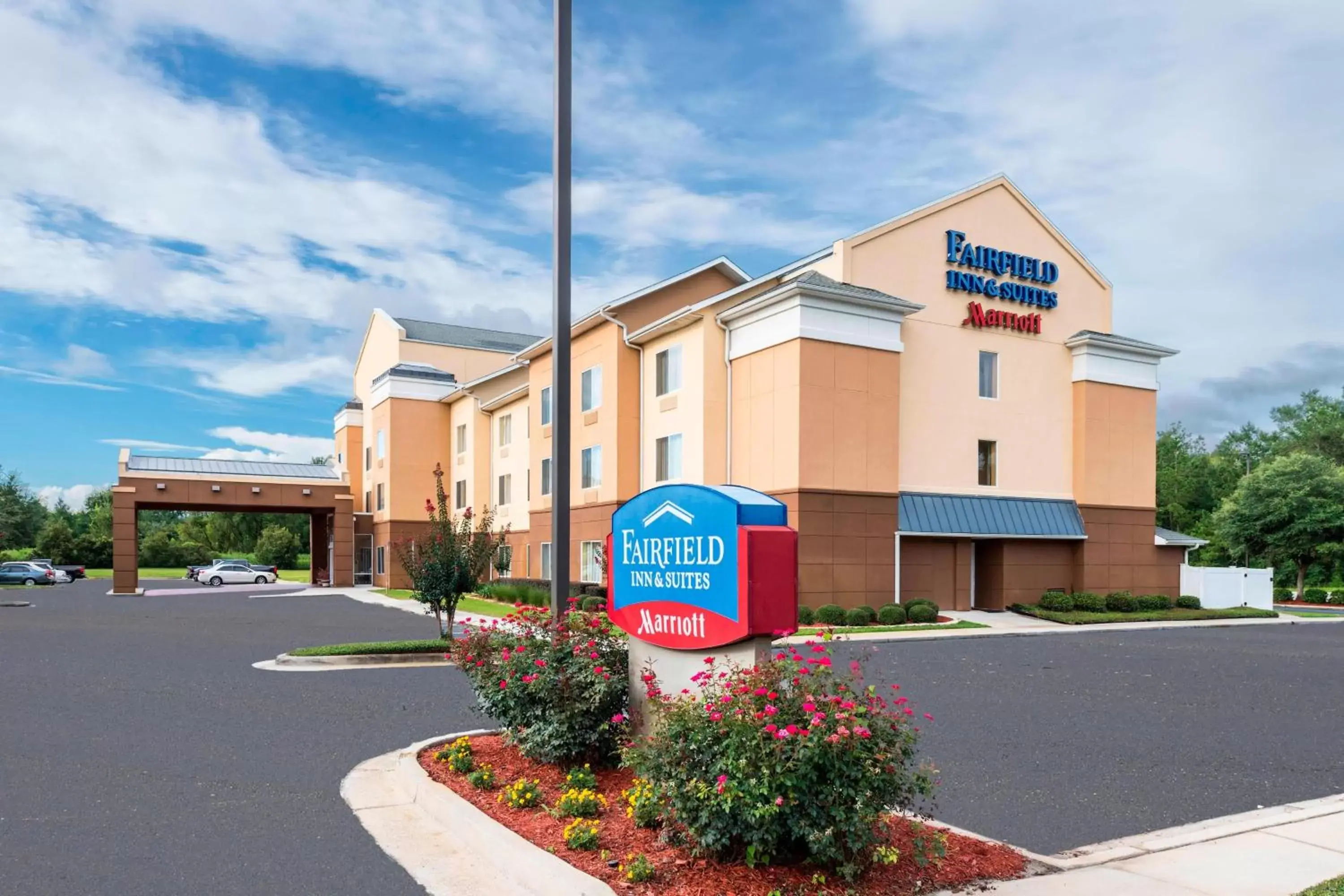 Property Building in Fairfield Inn & Suites Marianna