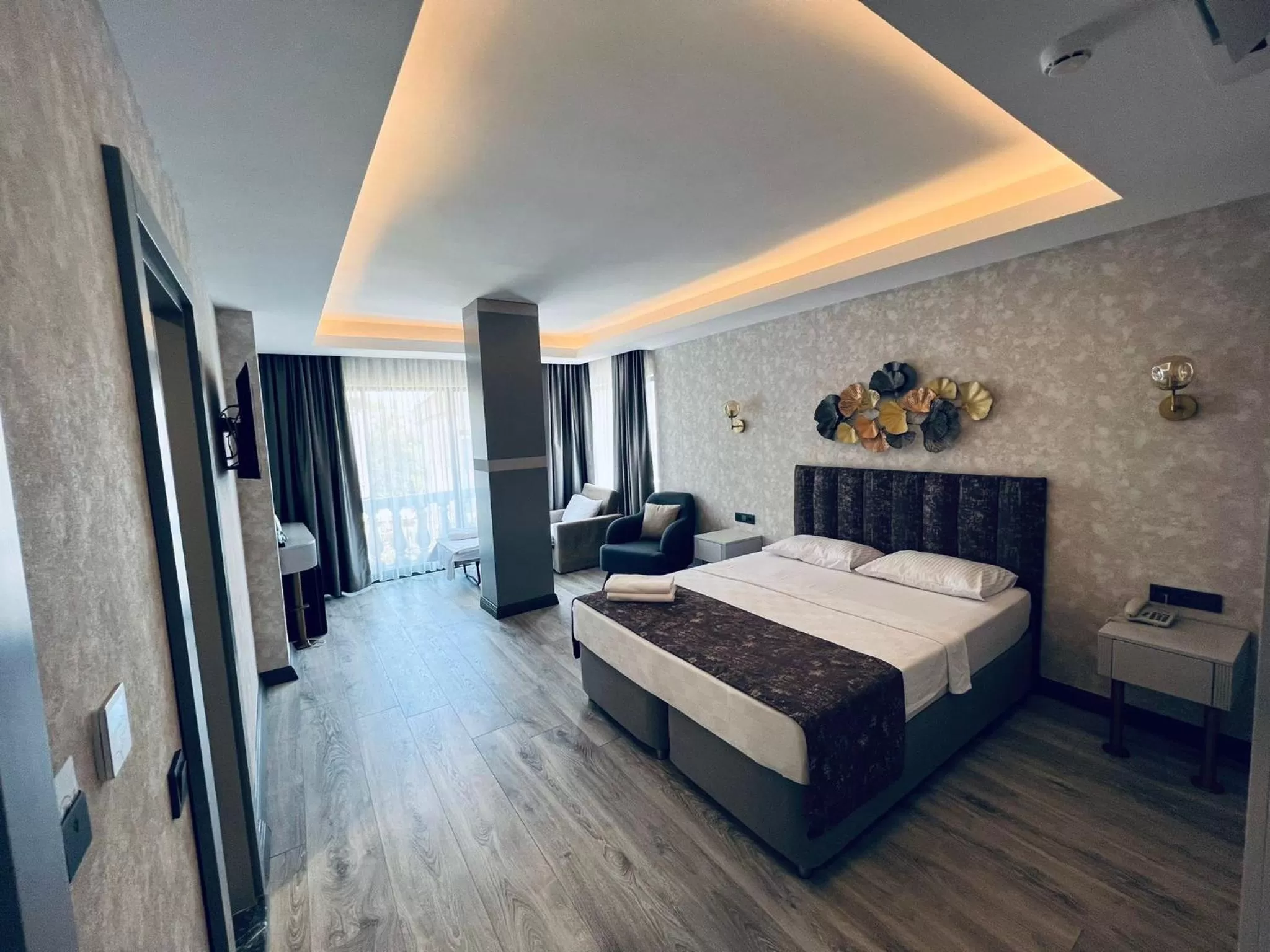 Photo of the whole room in Avion Suite Hotel