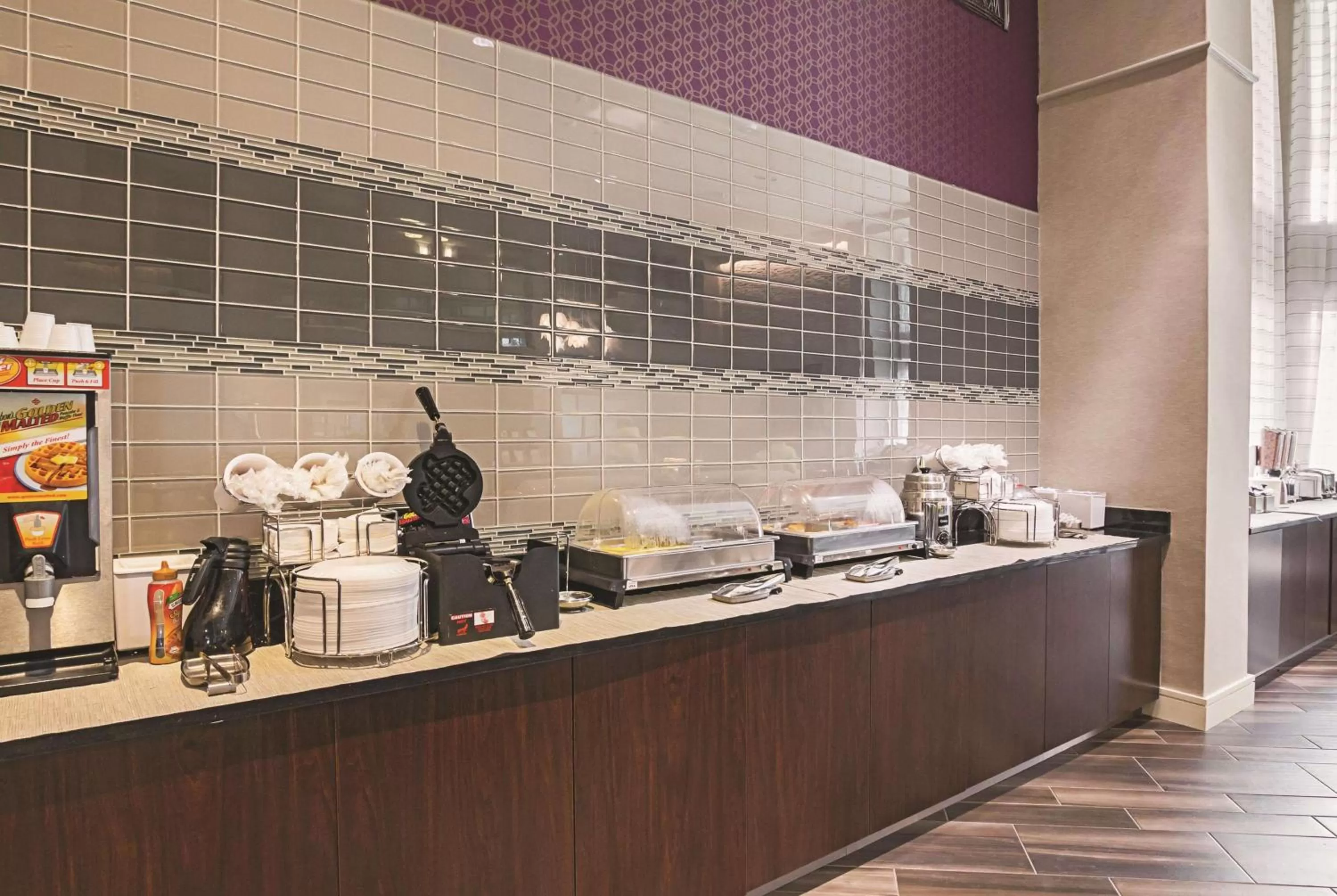 Restaurant/places to eat in La Quinta by Wyndham Fort Worth North