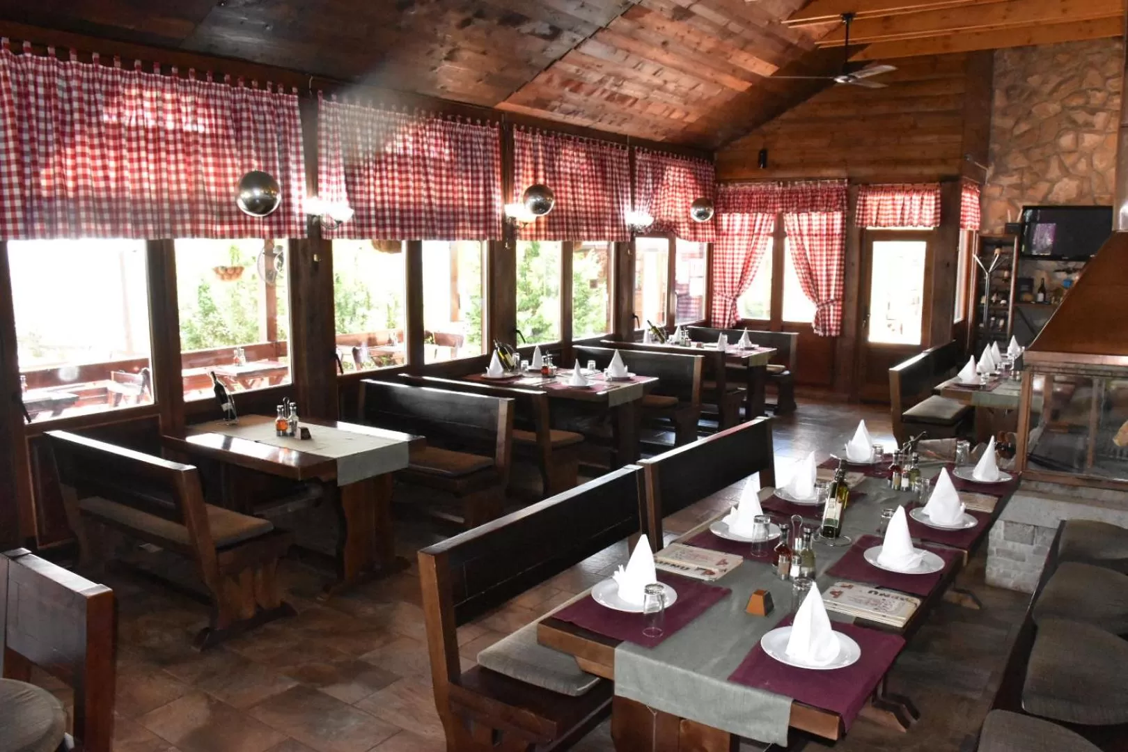 OSTROG Aparthotel KOLIBA-VLASTNIŠTVO MANASTIRA OSTROG