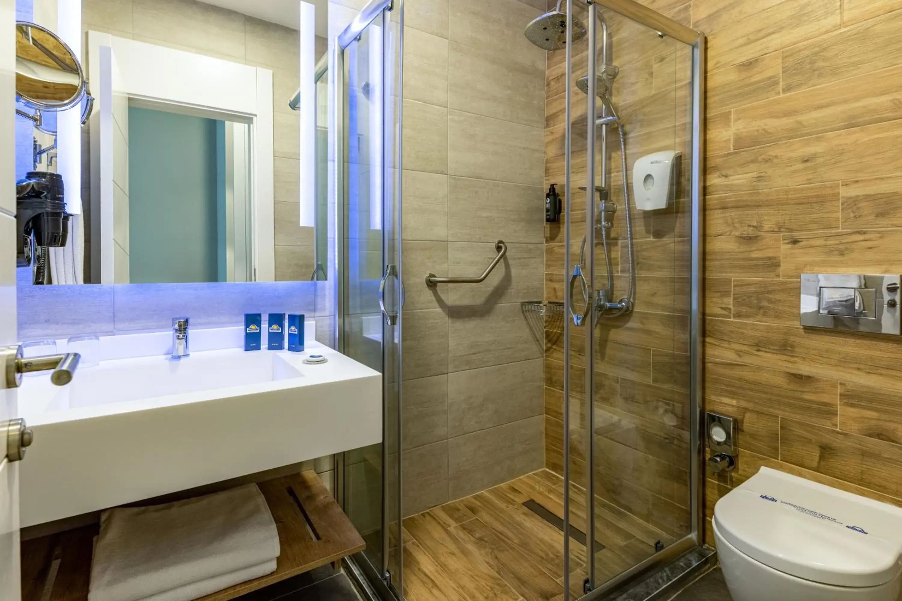 Shower, Bathroom in Days Hotel by Wyndham Istanbul Esenyurt