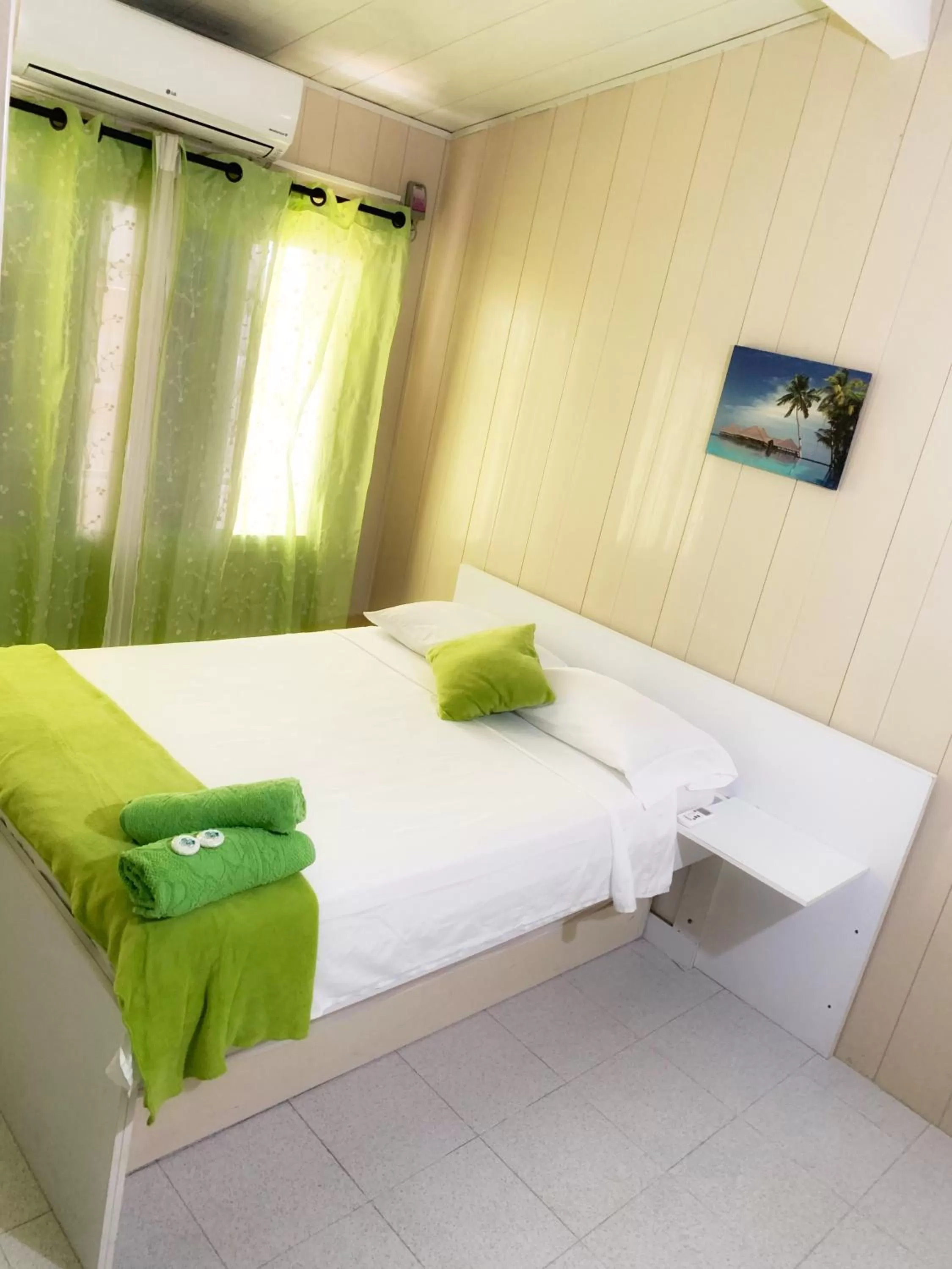 Bed in Tropical Coral