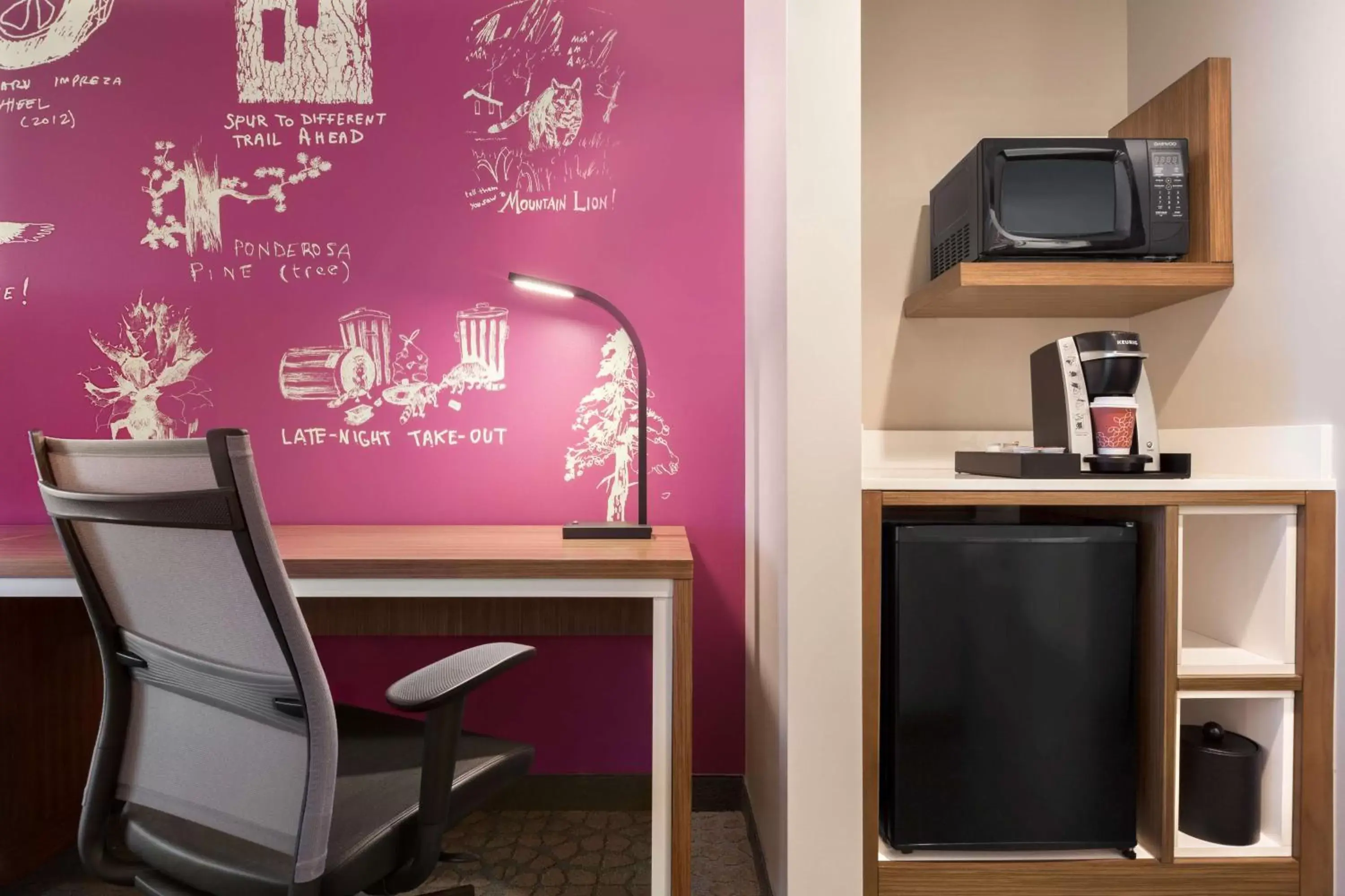 Bedroom, TV/Entertainment Center in Hilton Garden Inn Boulder