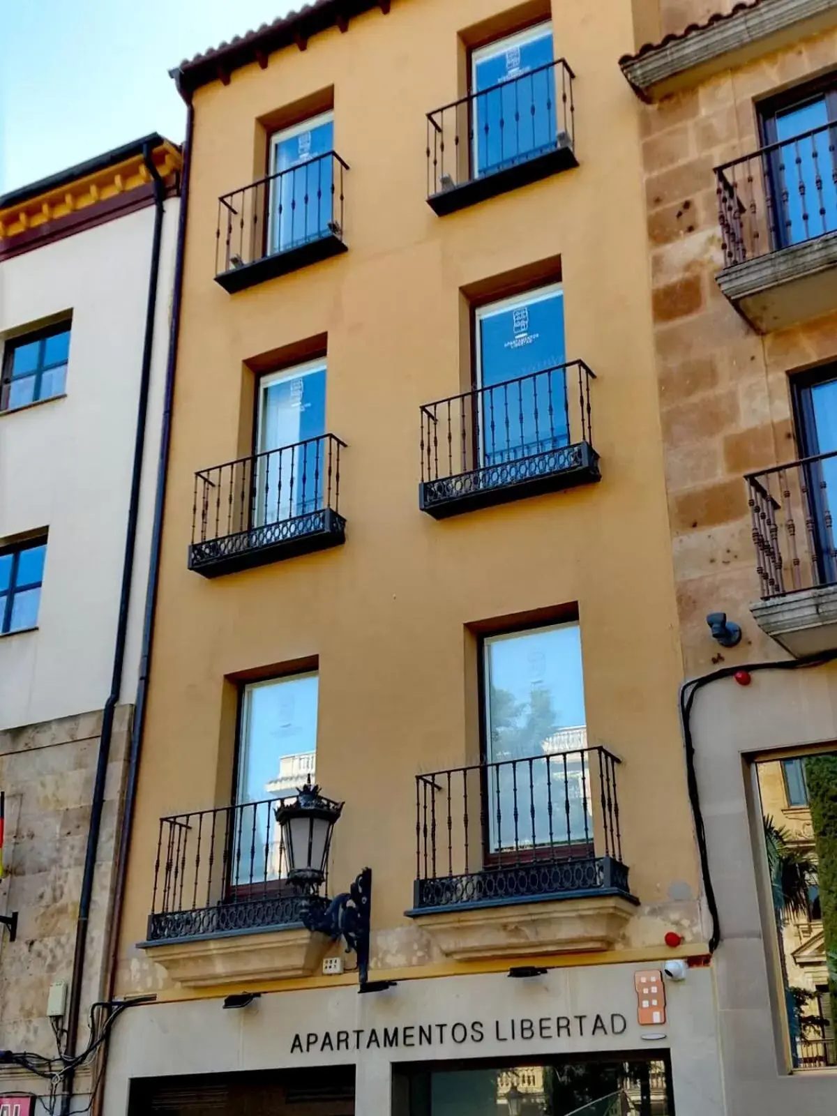 Facade/entrance, Property Building in Salamanca Suites Libertad