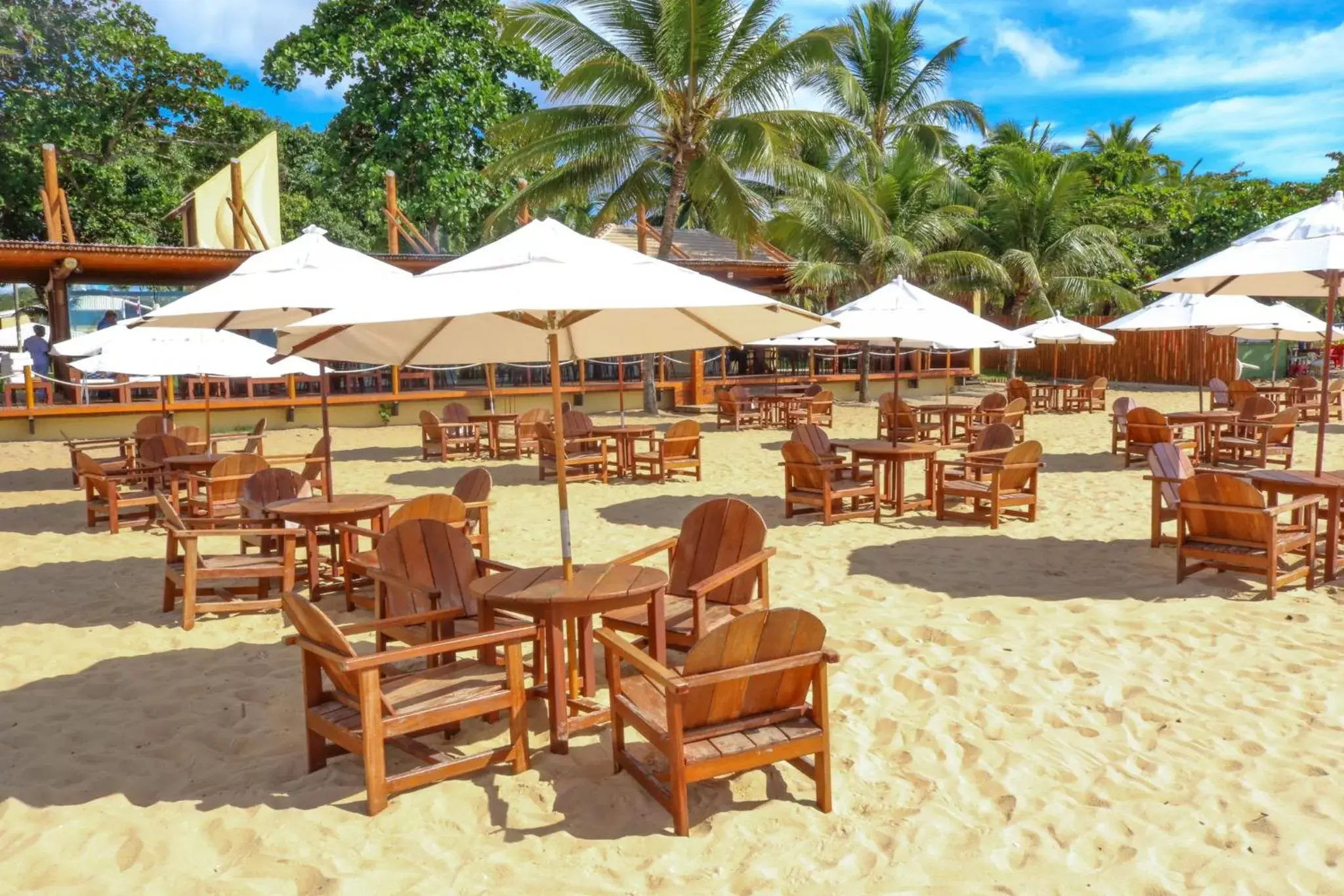 Restaurant/places to eat, Beach in Portobello Praia