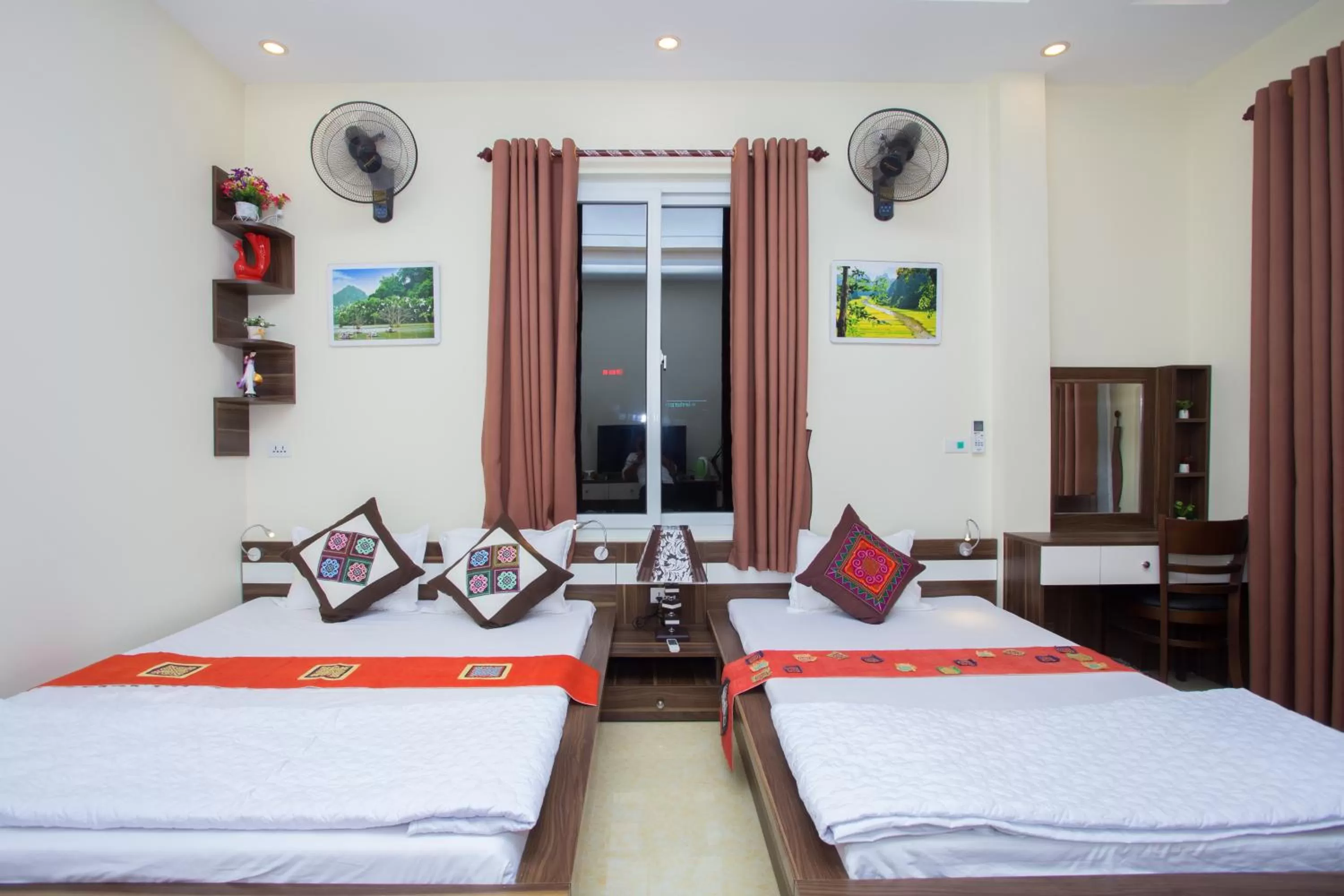 Bed in Friendly Home Hotel