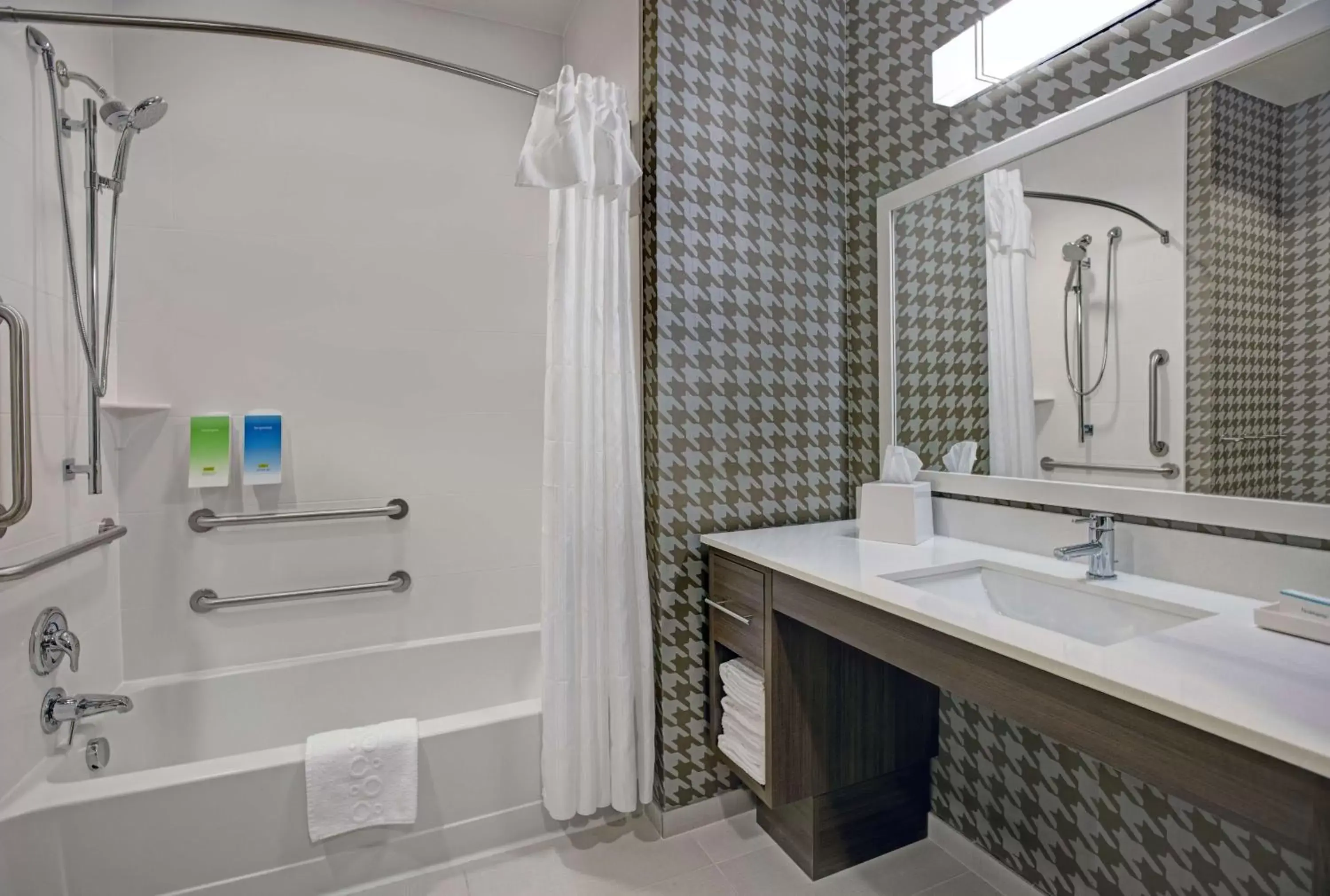 Bathroom in Home2 Suites By Hilton Richmond