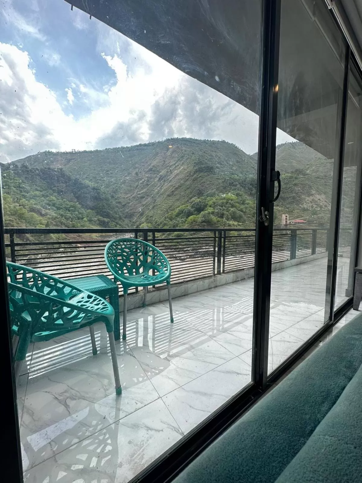 Hotel La Orilla Muzaffarabad