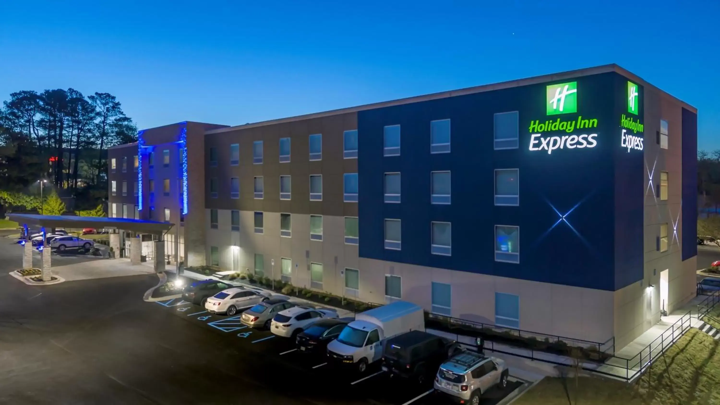 Property Building in Holiday Inn Express - Huntsville Space Center, an IHG Hotel