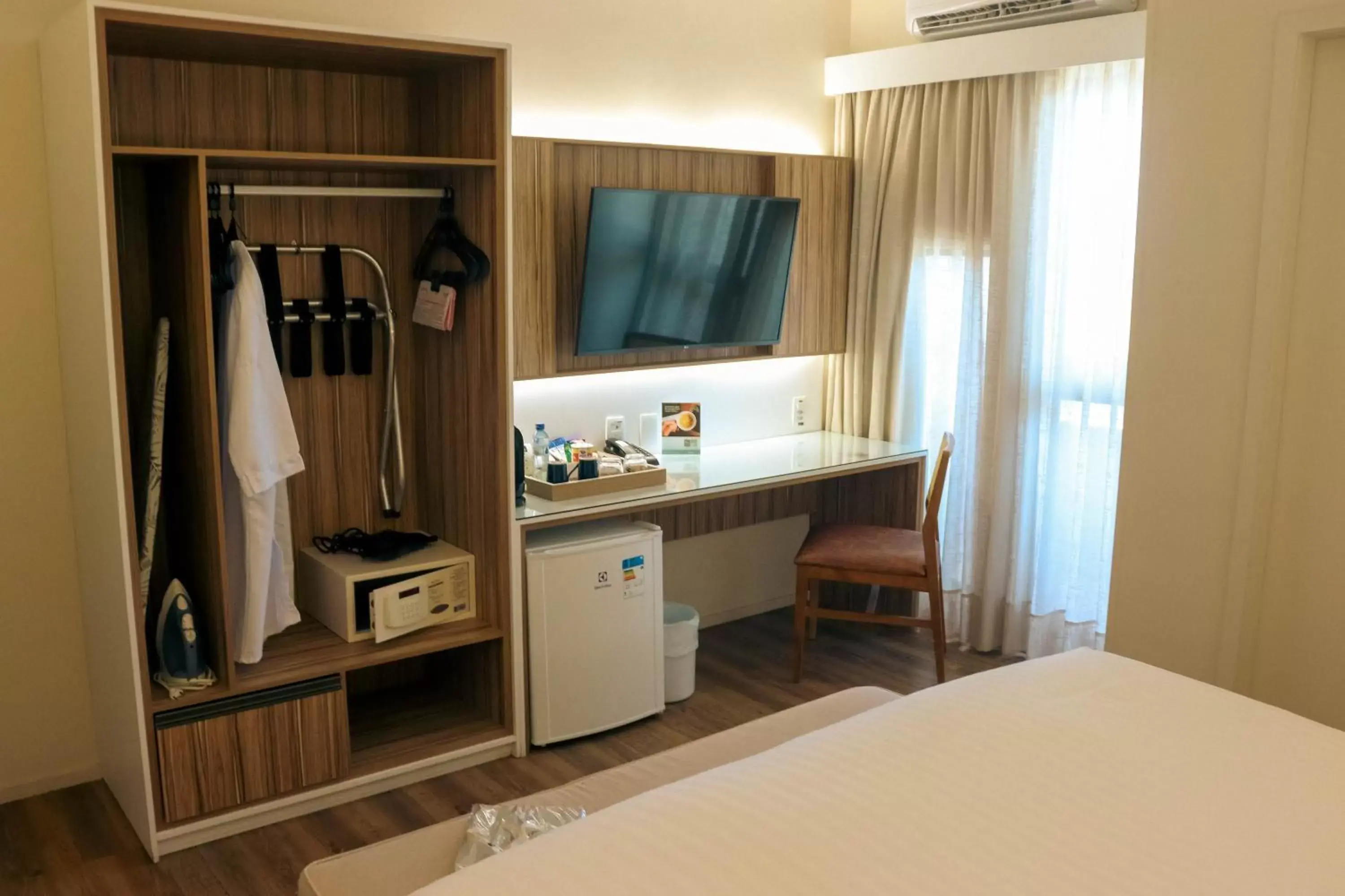 Bedroom, TV/Entertainment Center in Quality Hotel Aracaju