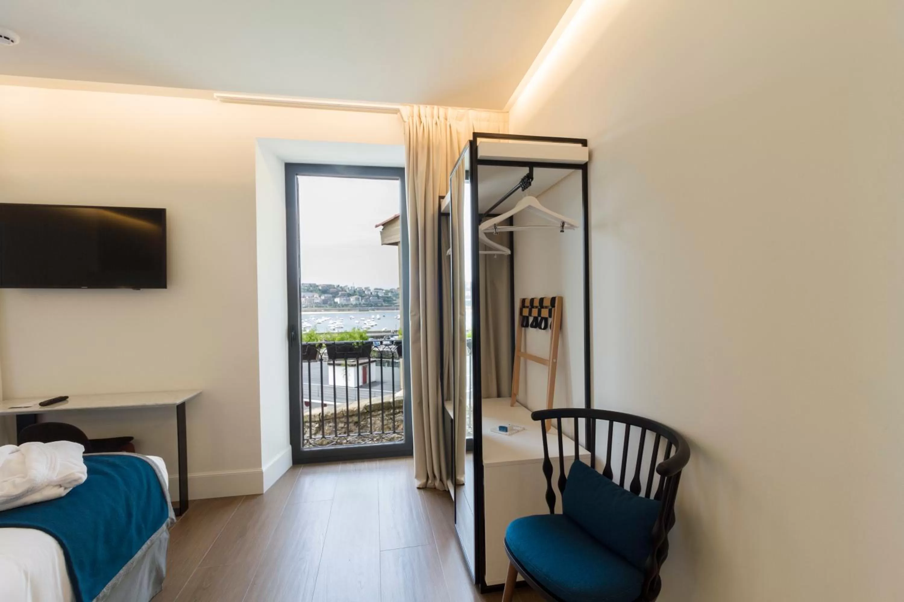 Photo of the whole room, Bed in Hotel SANSEbay