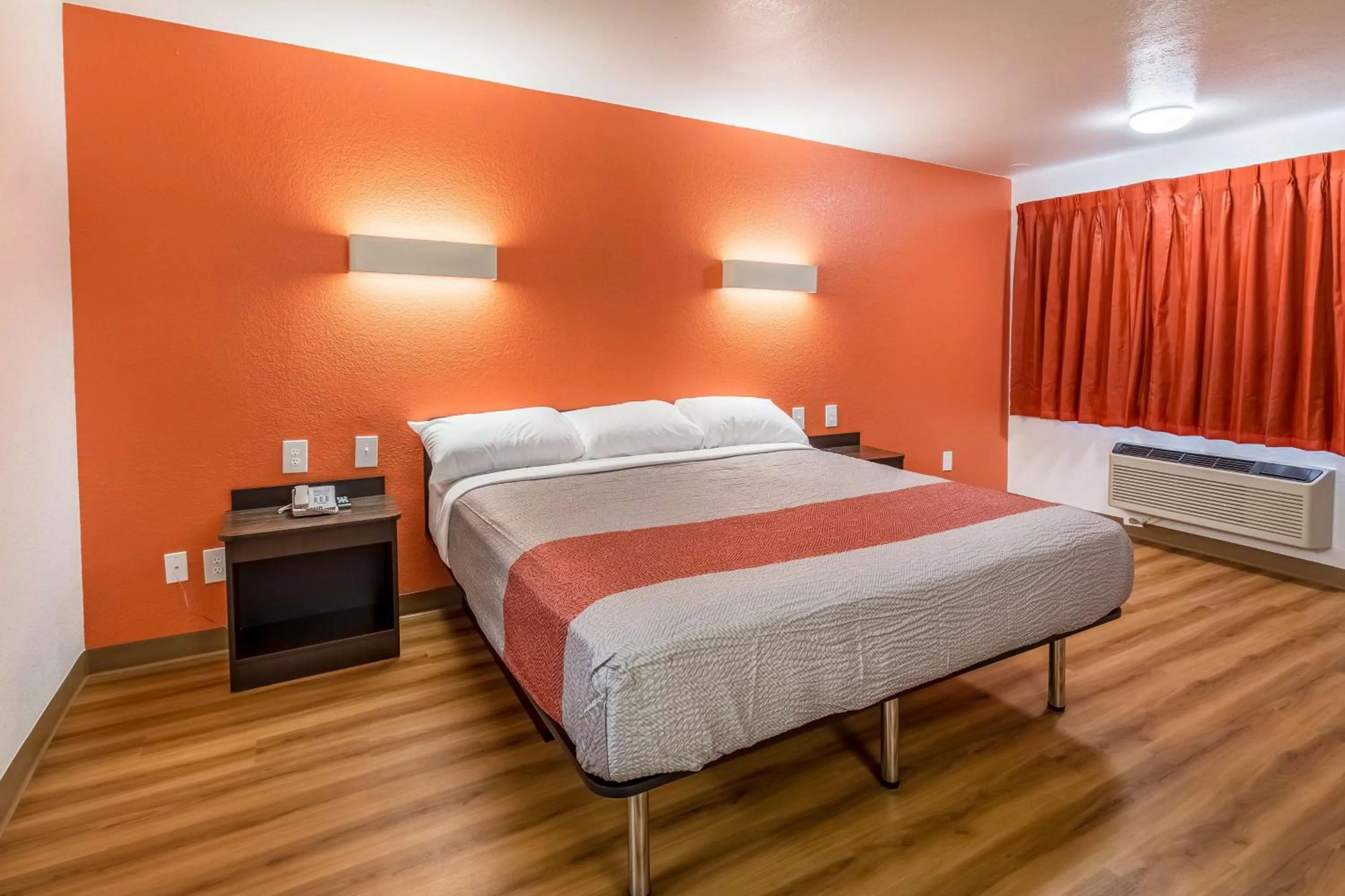 Photo of the whole room, Bed in Motel 6-Arlington, TX - UTA