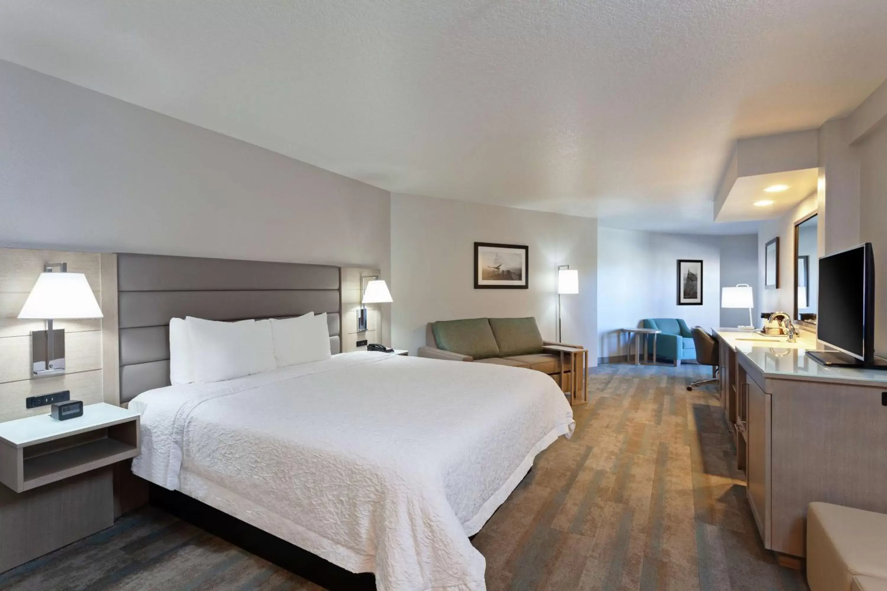Bedroom in Hampton Inn & Suites Hermosa Beach