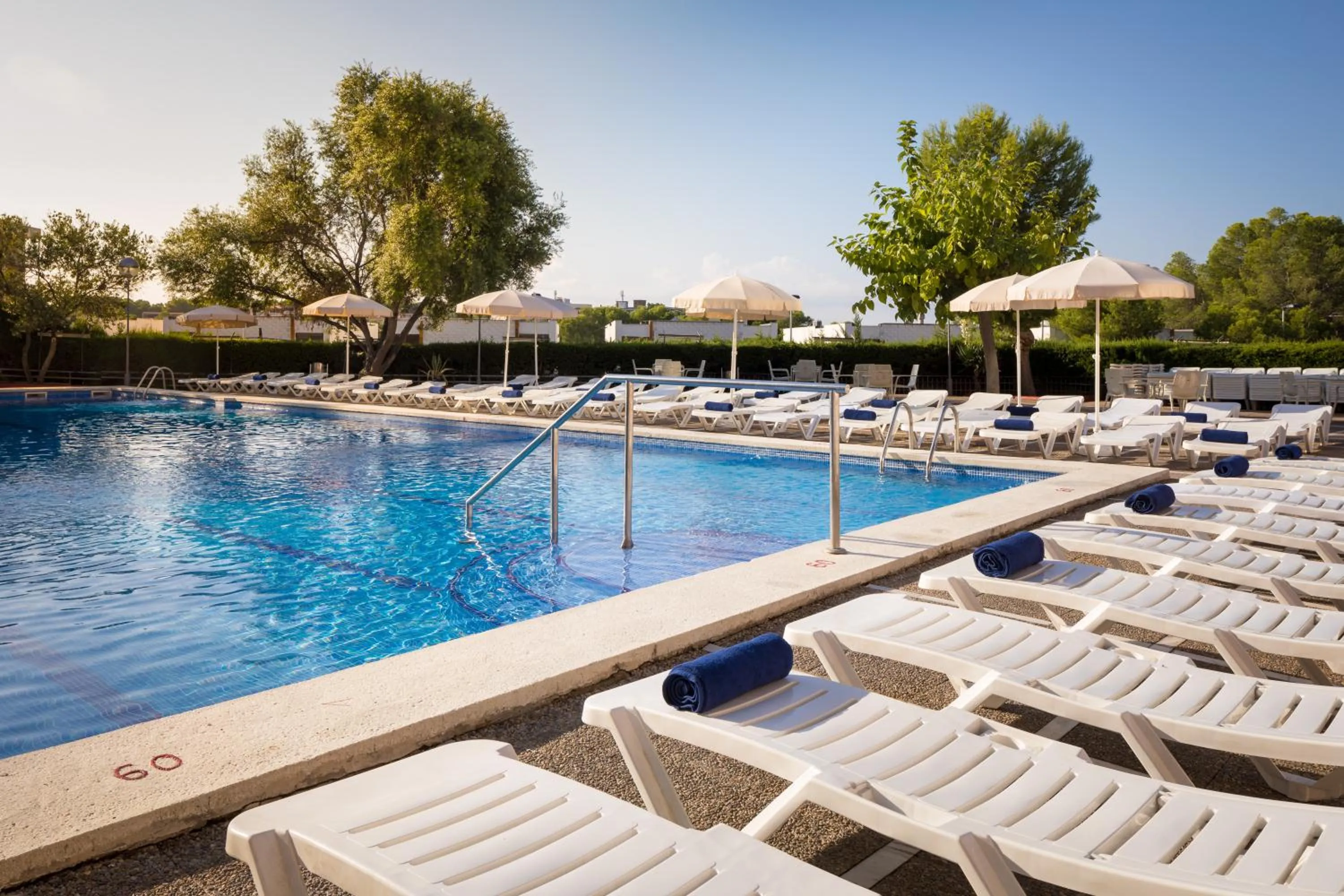 Swimming pool in htop Molinos Park #htopEnjoy