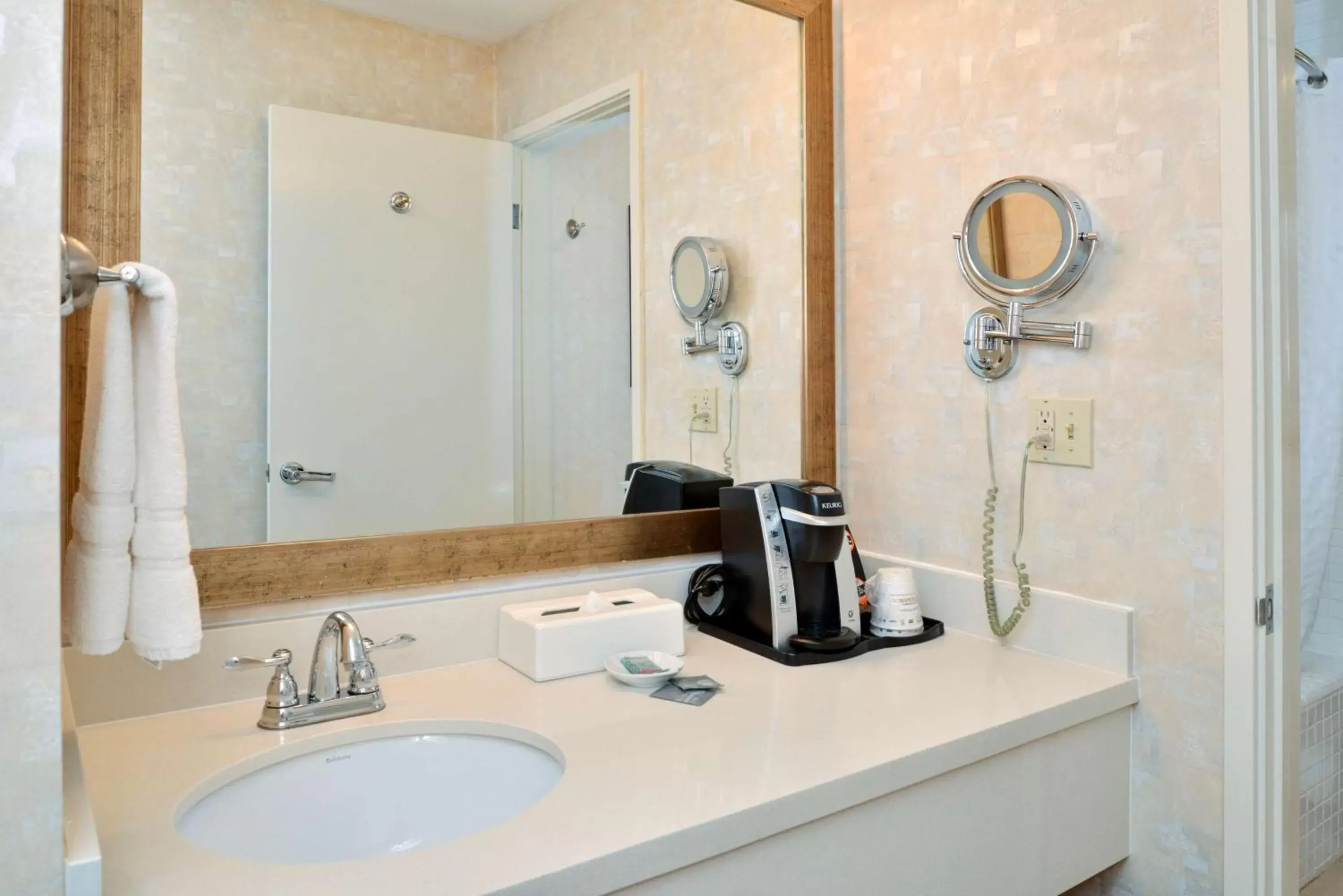 Bedroom, Bathroom in Best Western Corte Madera Inn