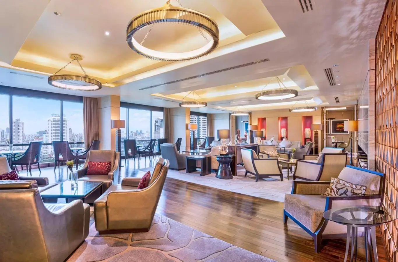Lounge or bar in Siam Kempinski Hotel Bangkok - SHA Extra Plus Certified
