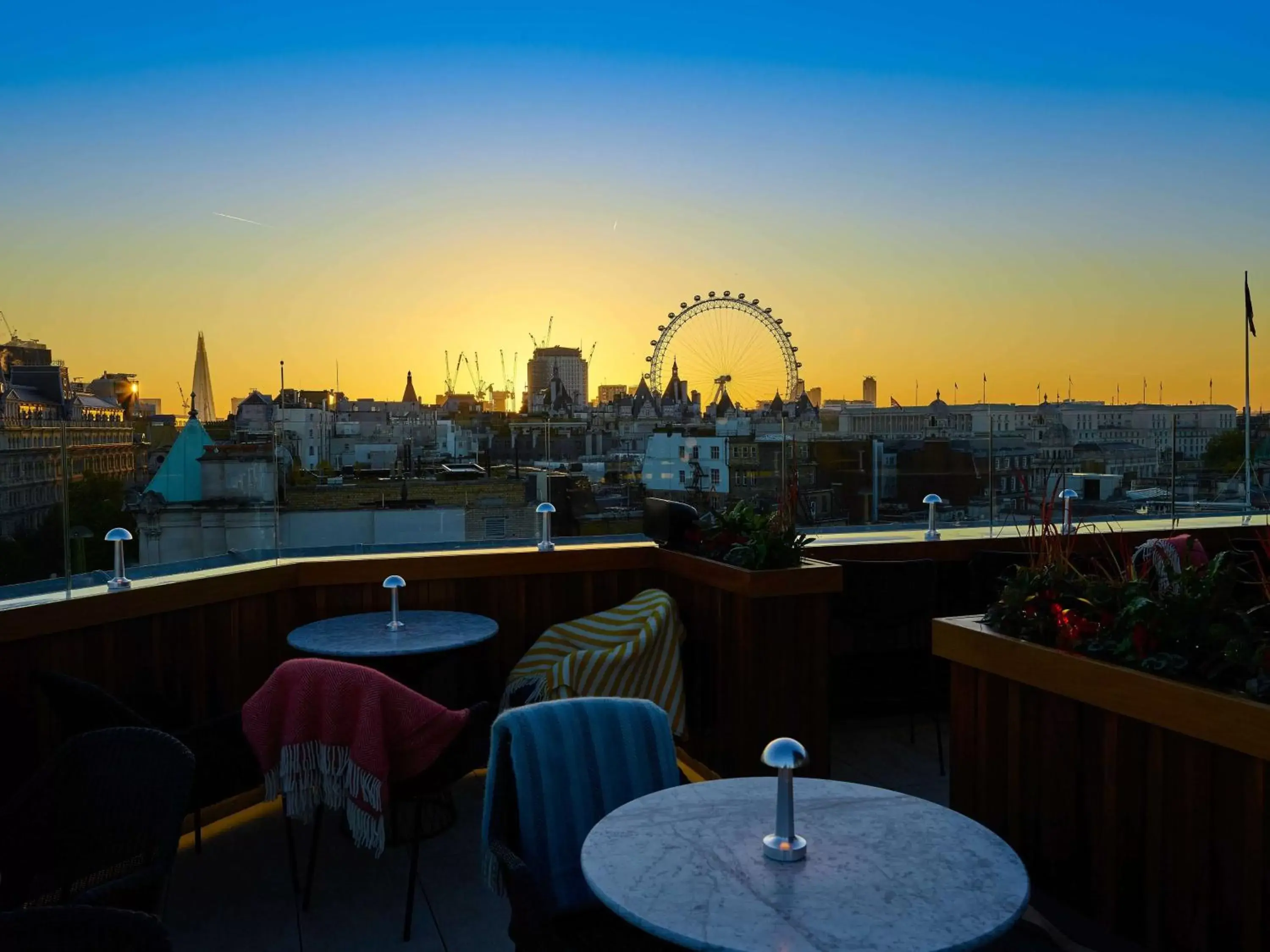 Restaurant/places to eat, Sunrise/Sunset in The Trafalgar St. James, London Curio collection by Hilton