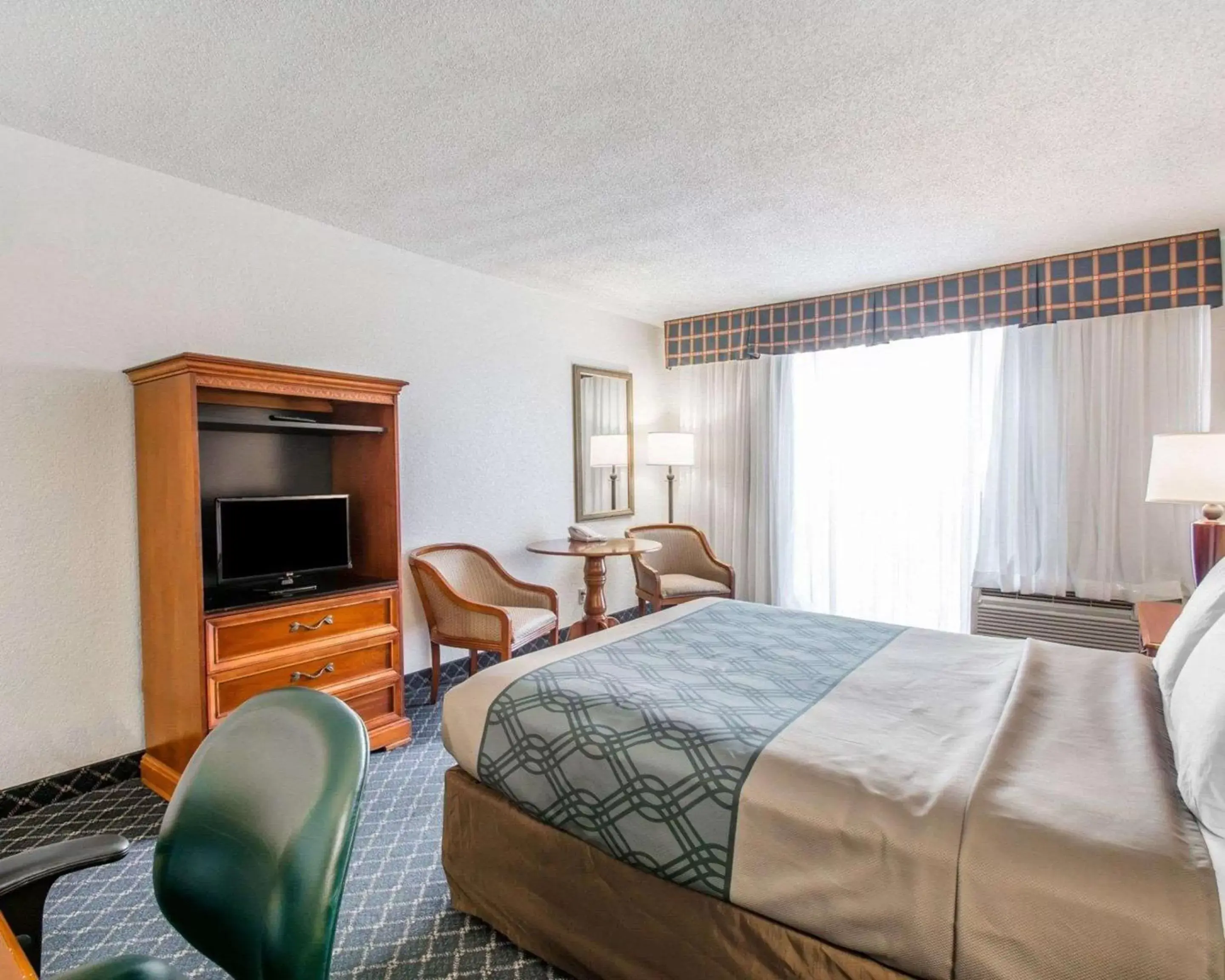 Photo of the whole room, Bed in North Miami Beach Gardens Inn & Suites