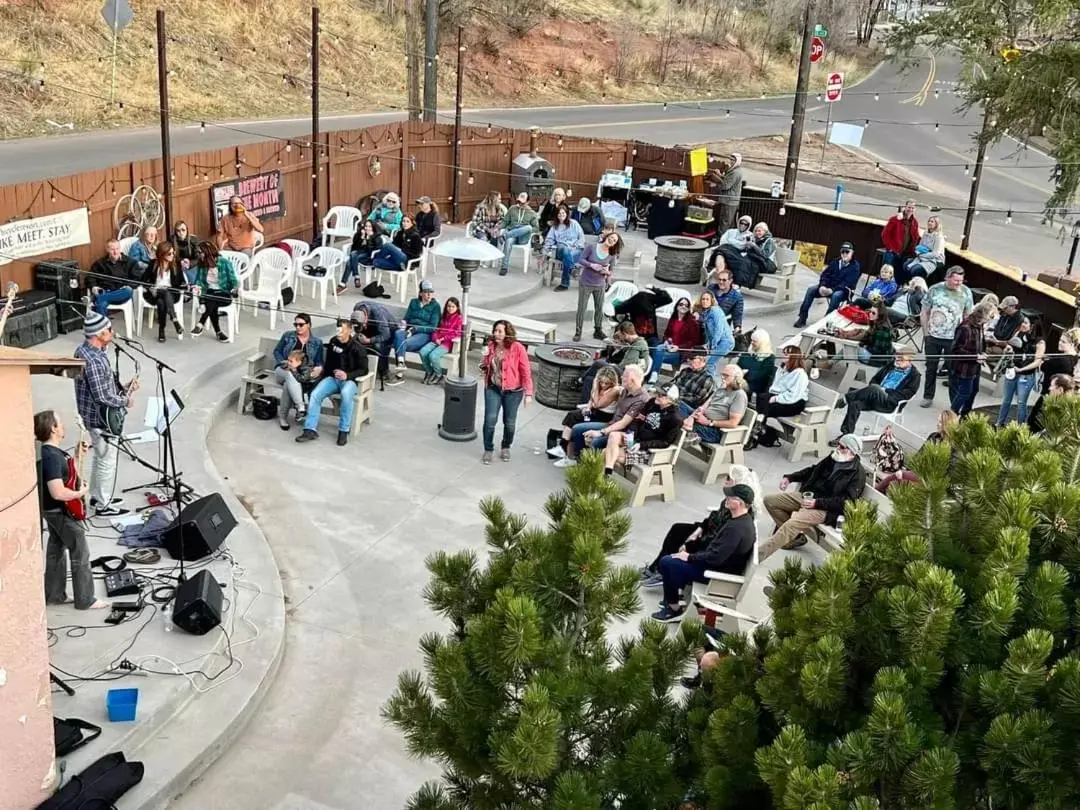 Patio in Buffalo Lodge Bicycle Resort - Amazing access to local trails & the Garden