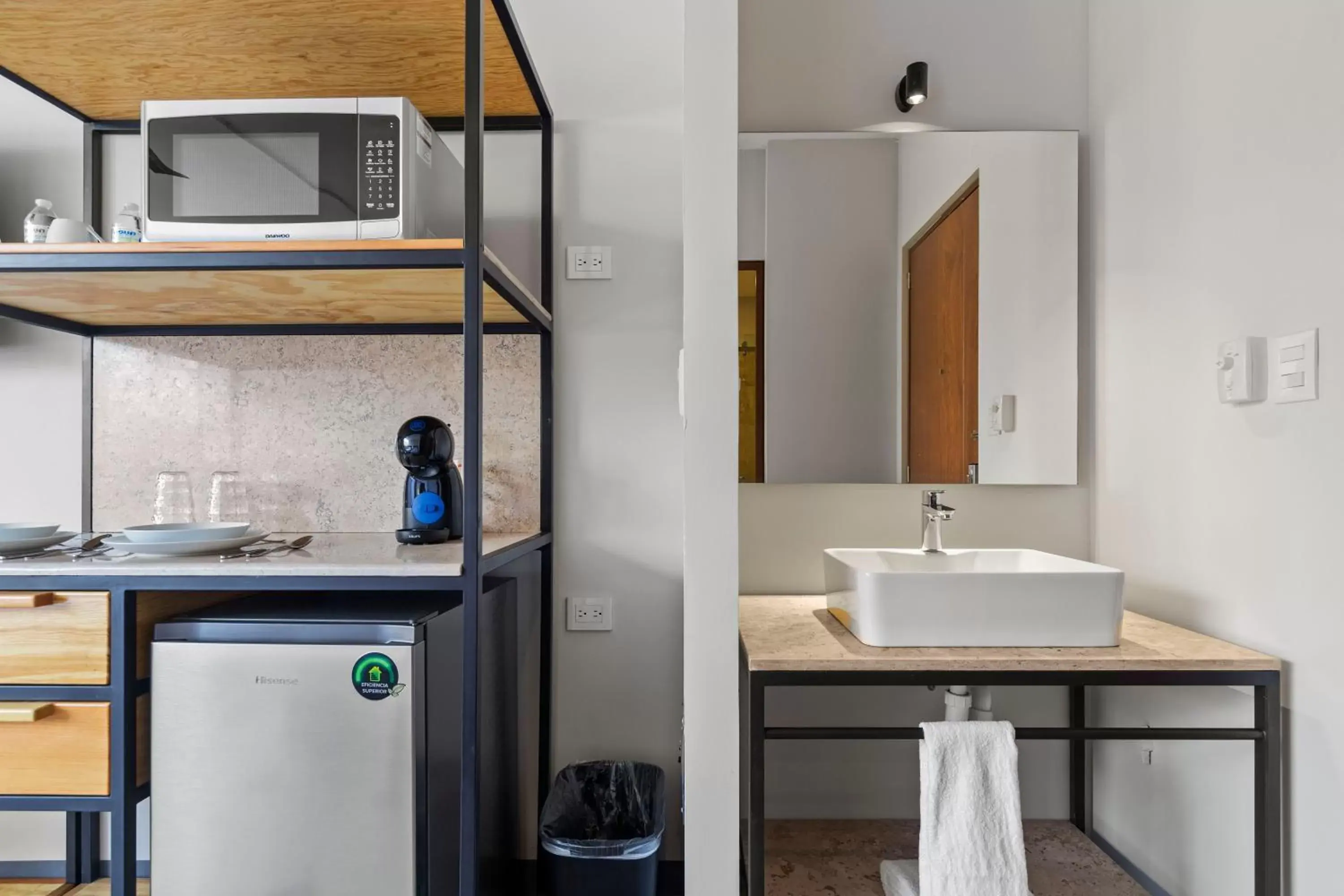 Kitchen or kitchenette, Bathroom in Suites Reforma by HomiRent