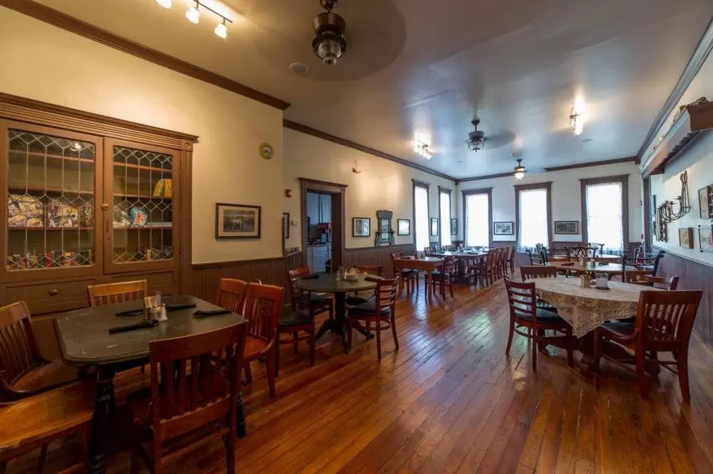 Food and drinks, Restaurant/Places to Eat in Grand Victorian Inn