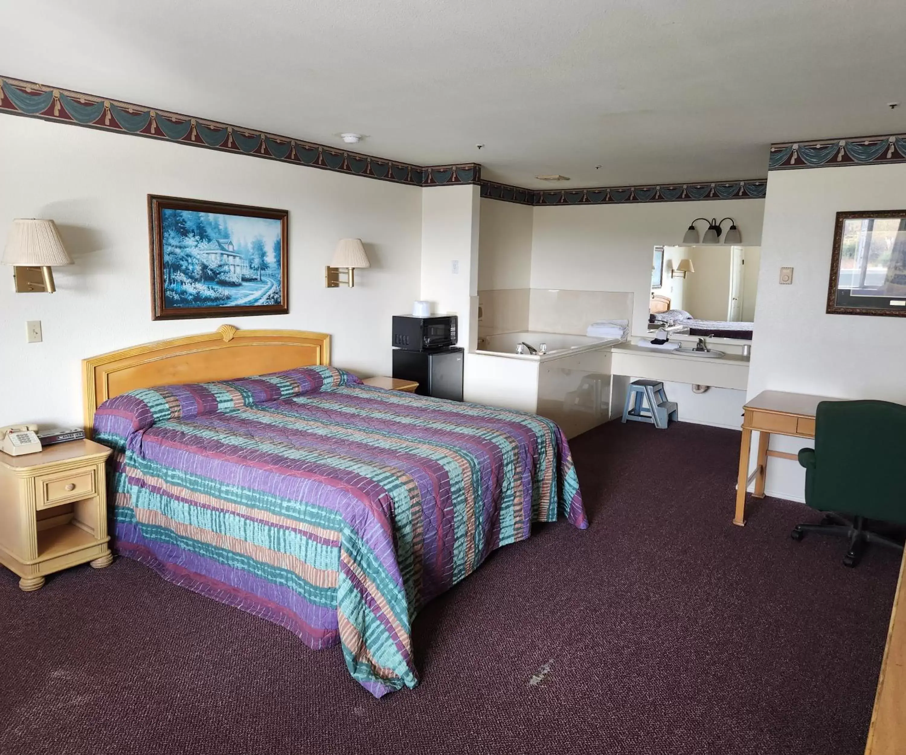 Photo of the whole room, Bed in Bayview Inn