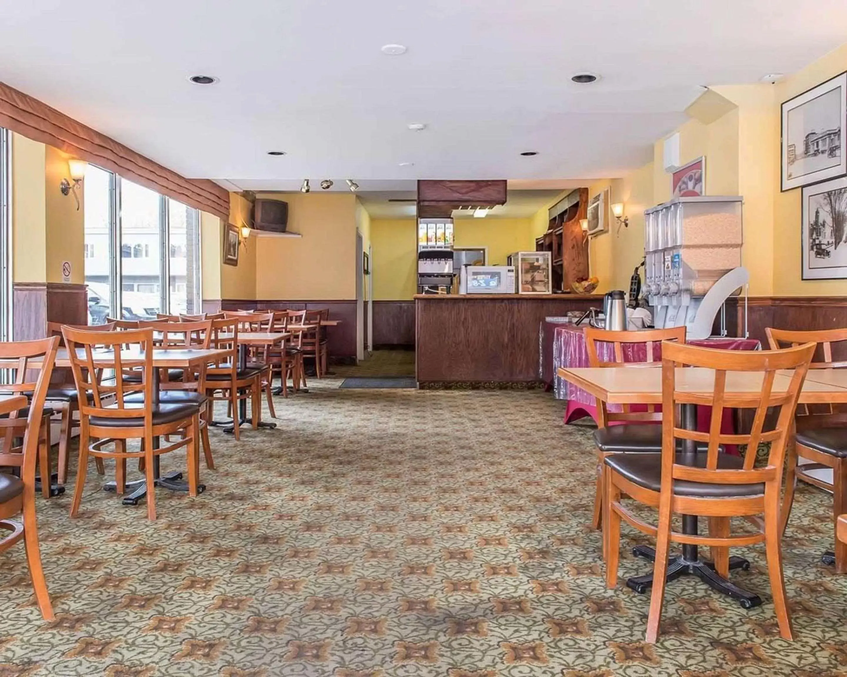 Restaurant/Places to Eat in Econo Lodge Downtown Ottawa