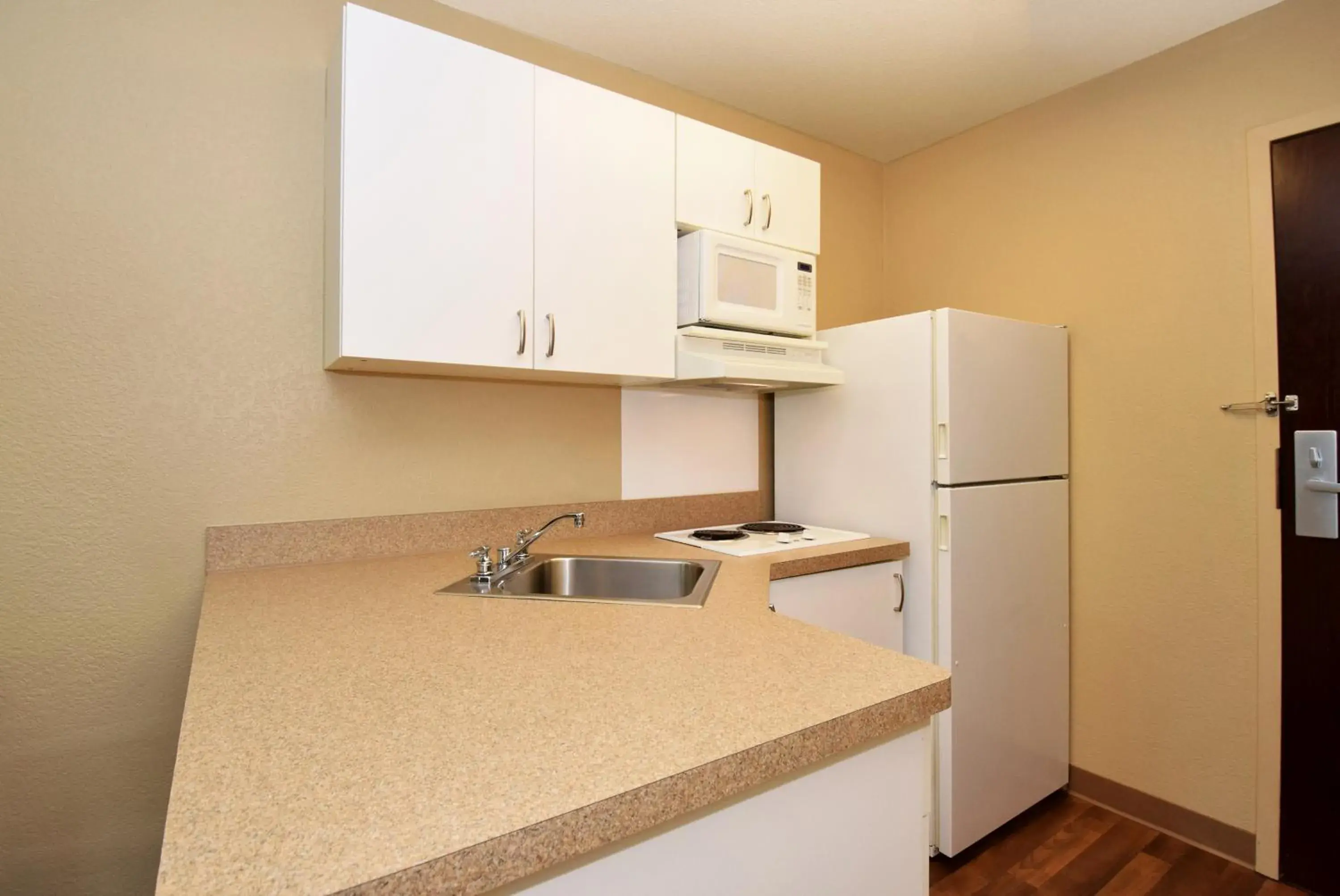 Kitchen or kitchenette, Kitchen/Kitchenette in Extended Stay America Suites - Sacramento - Roseville