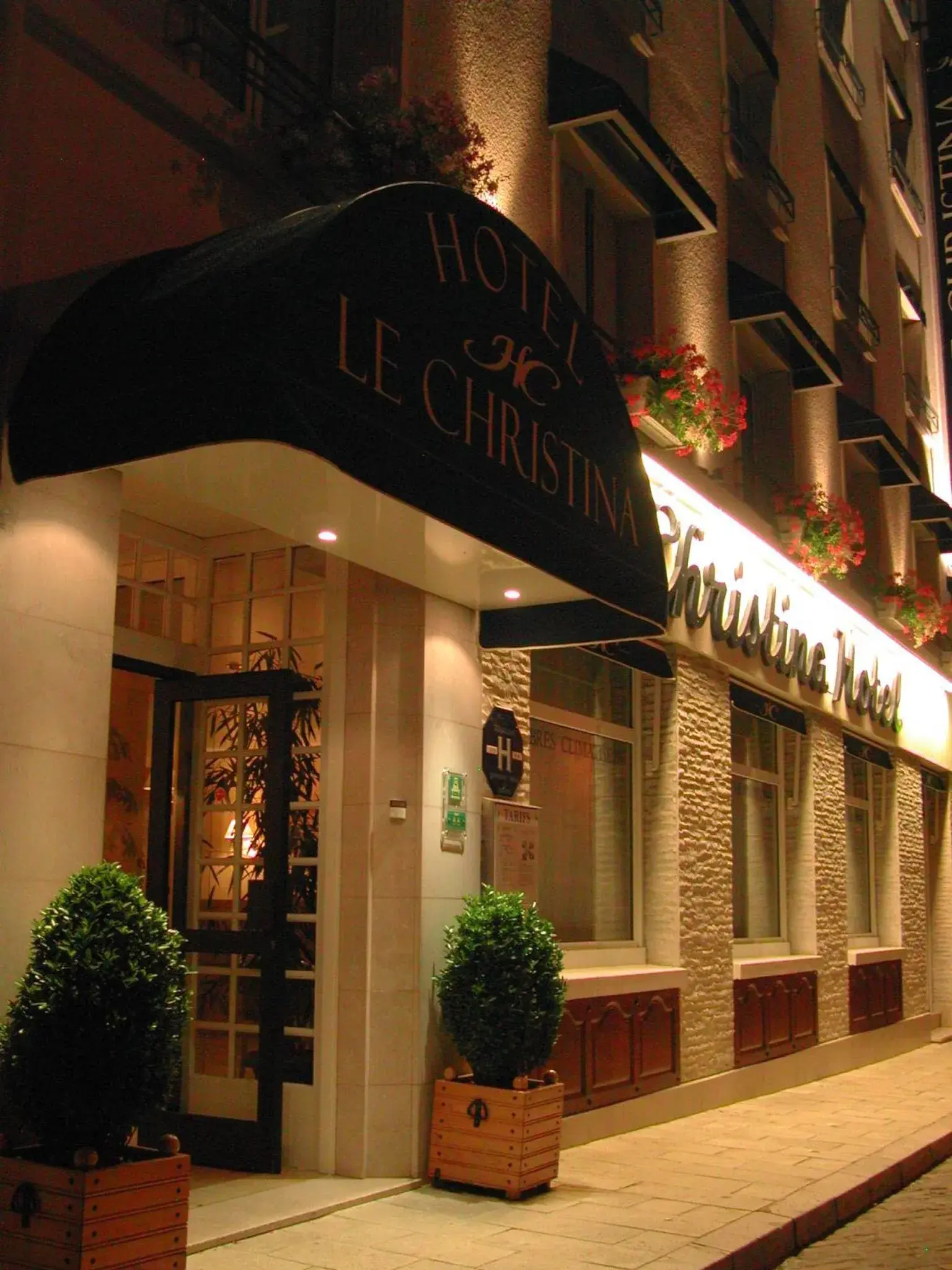 Facade/entrance in Logis - Le Christina Facade/entrance in Logis - Le Christina